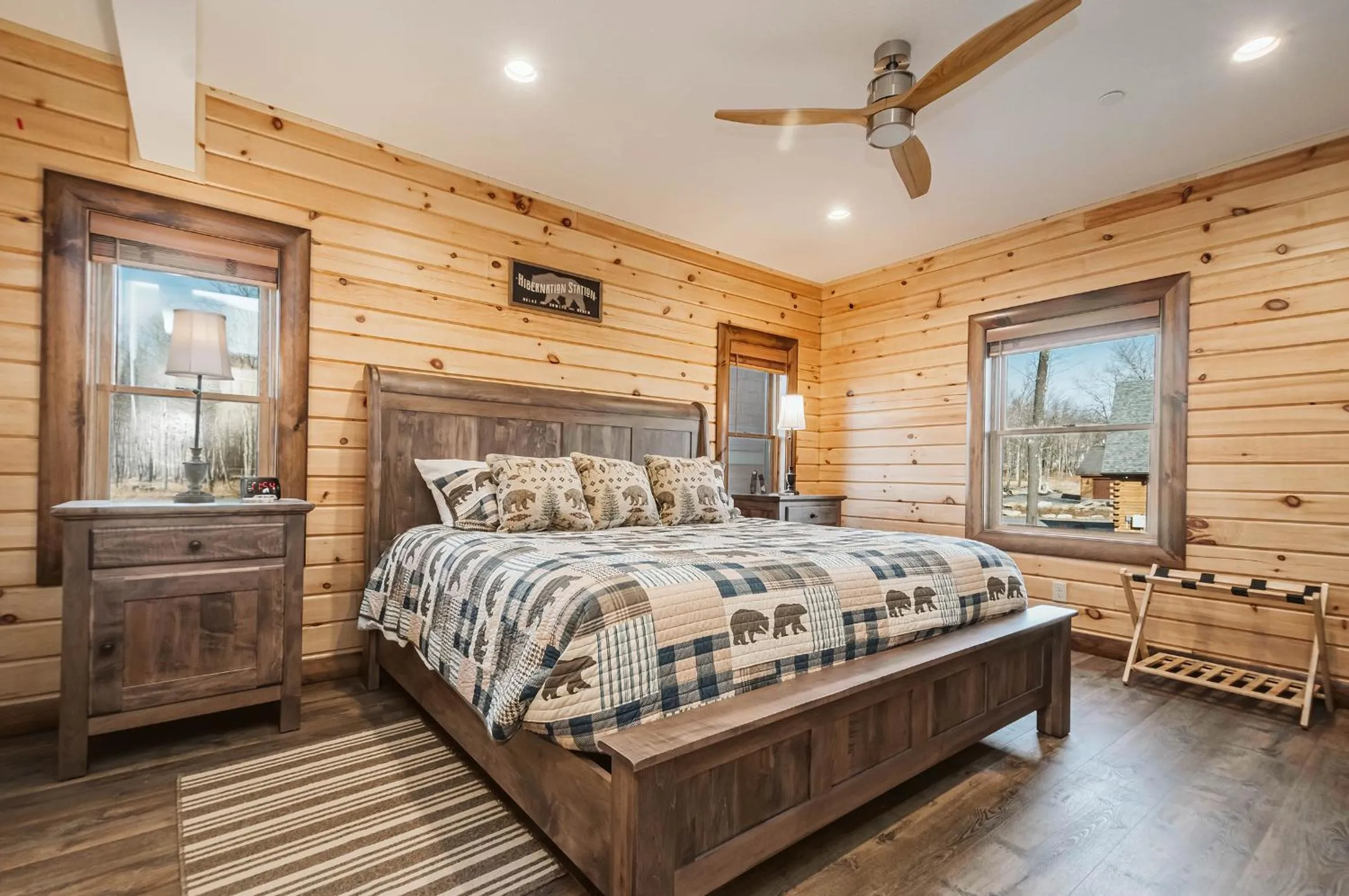 Property building, Bed in Water & Mountain Retreat