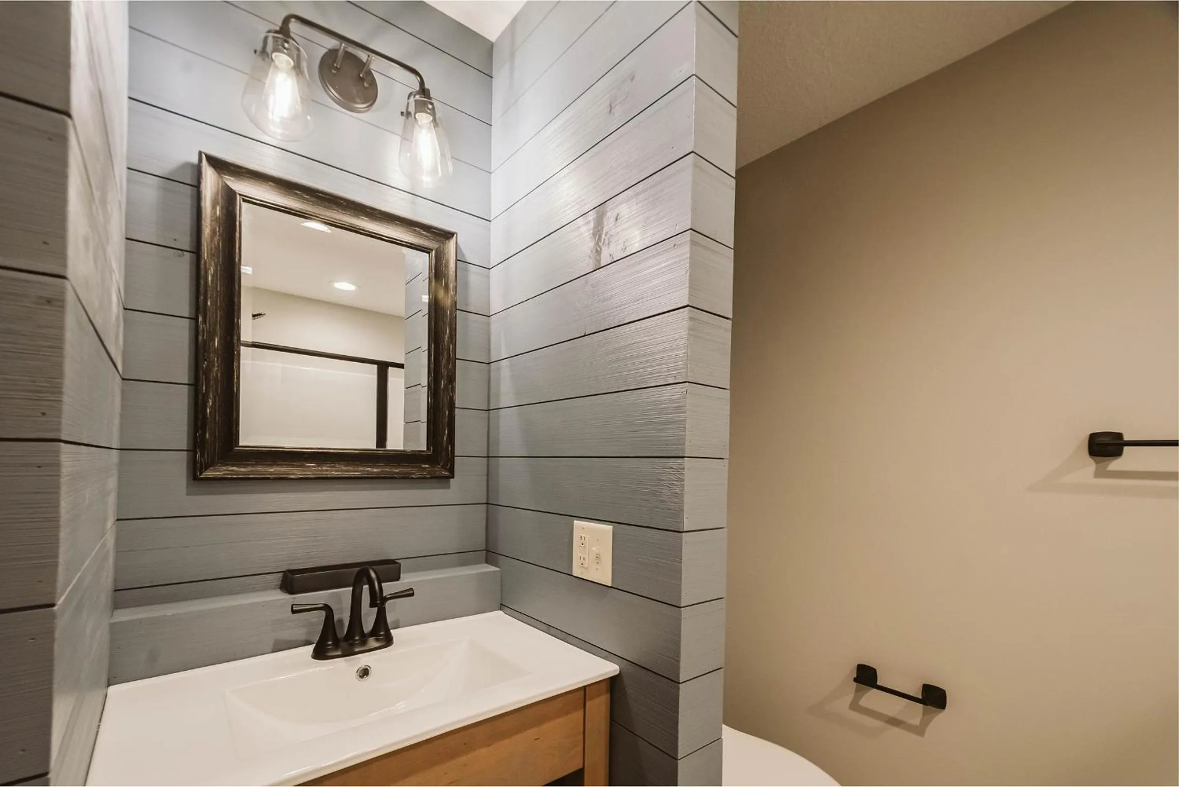 Property building in Water & Mountain Retreat