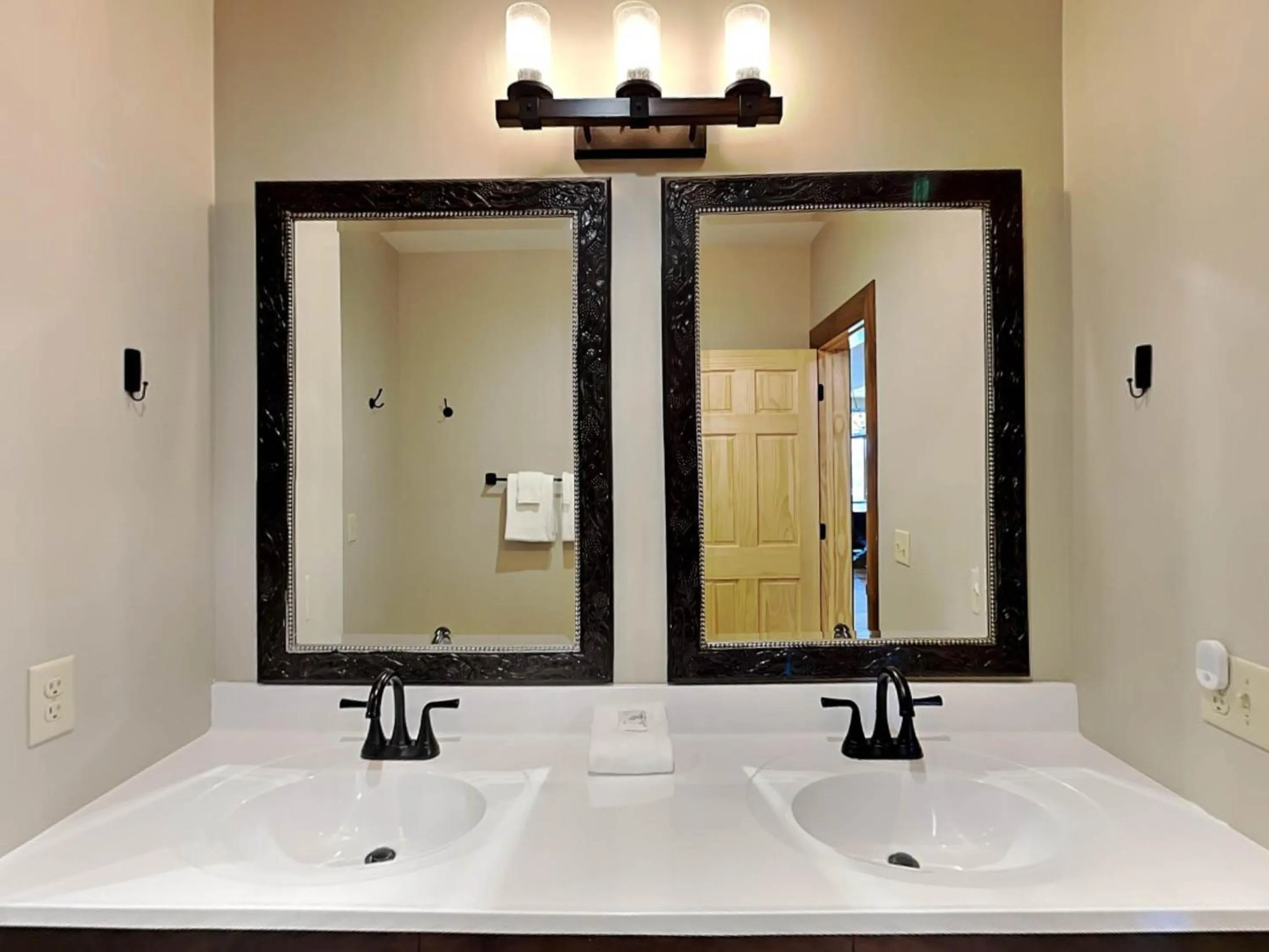 Water & Mountain Retreat