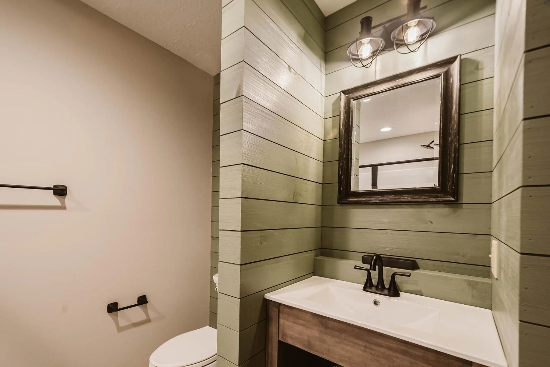 Property building in Water & Mountain Retreat