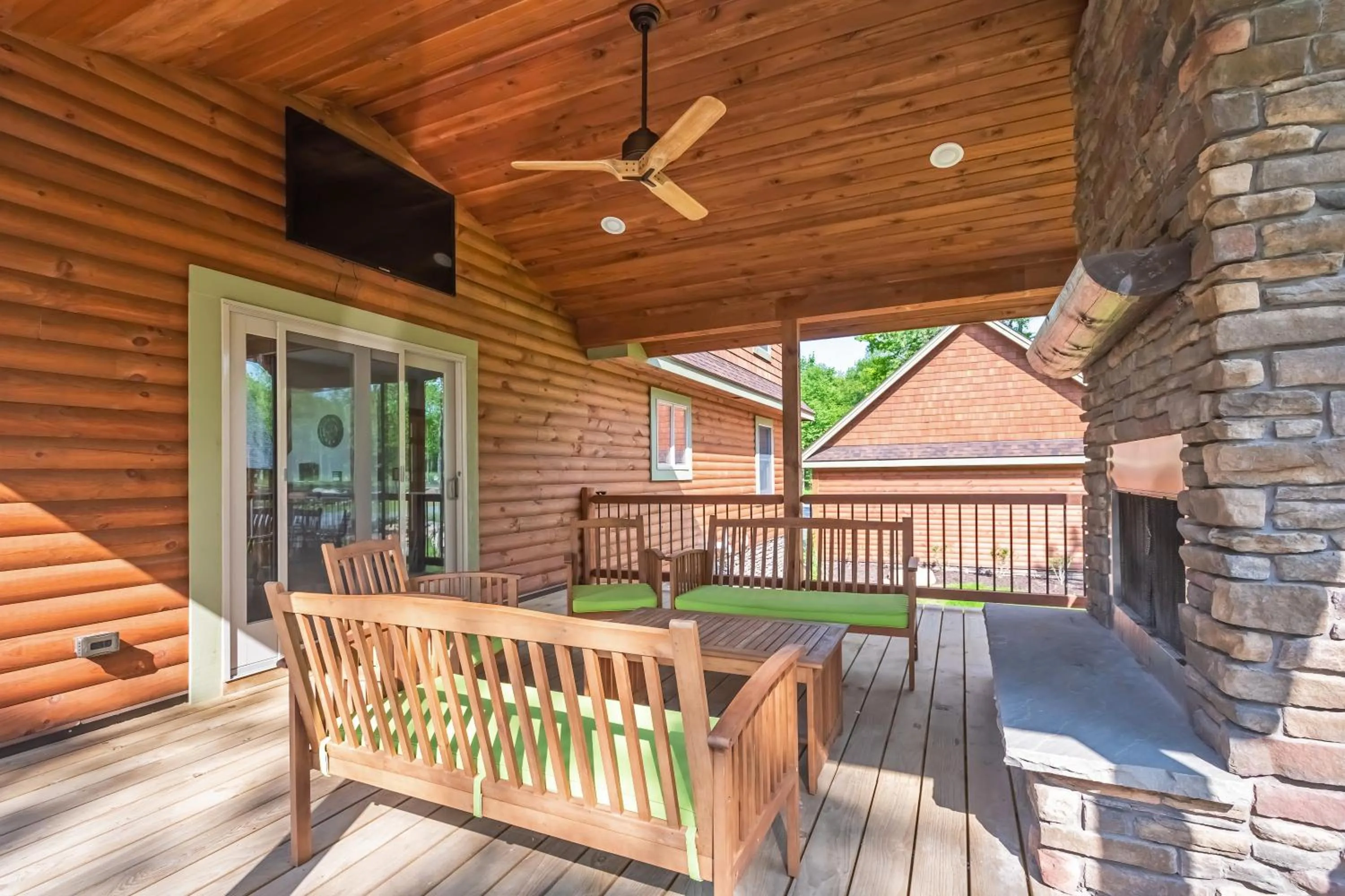 Property building in Water & Mountain Retreat