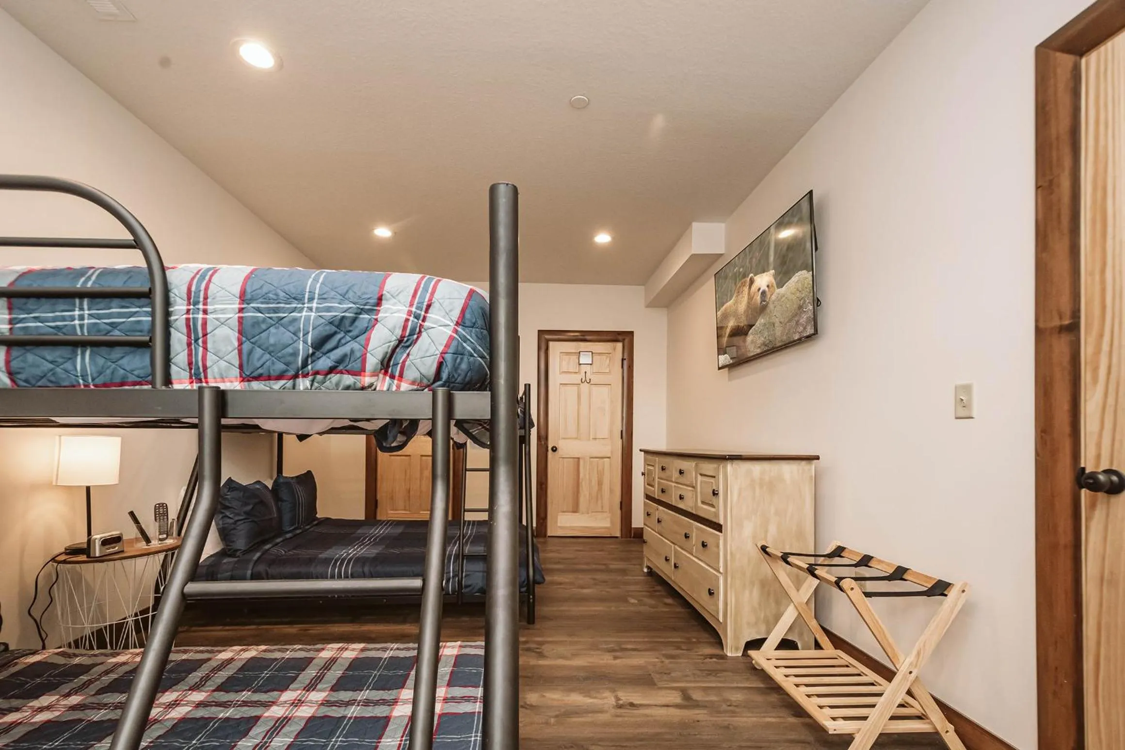 Property building, Bed in Water & Mountain Retreat