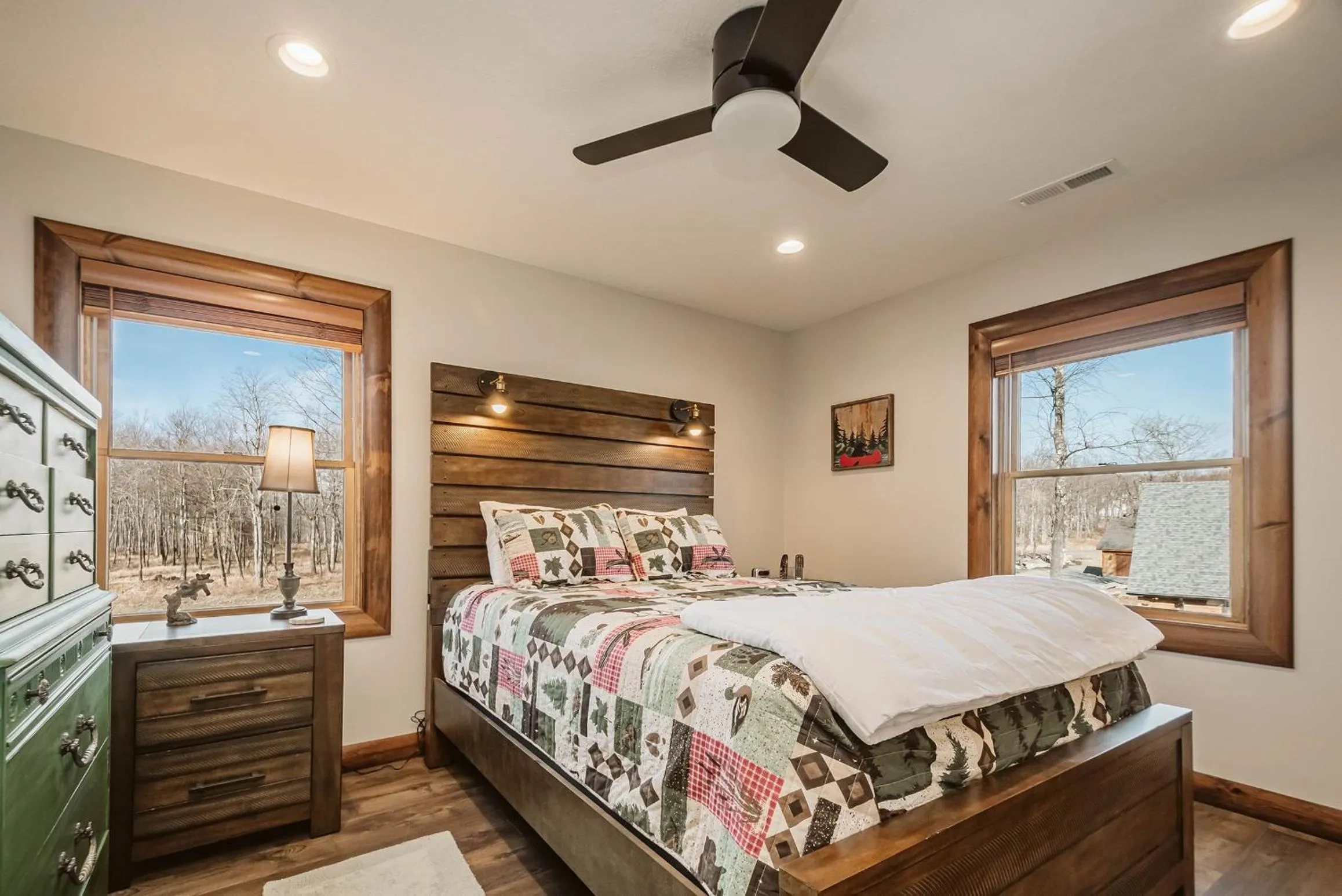 Property building, Bed in Water & Mountain Retreat