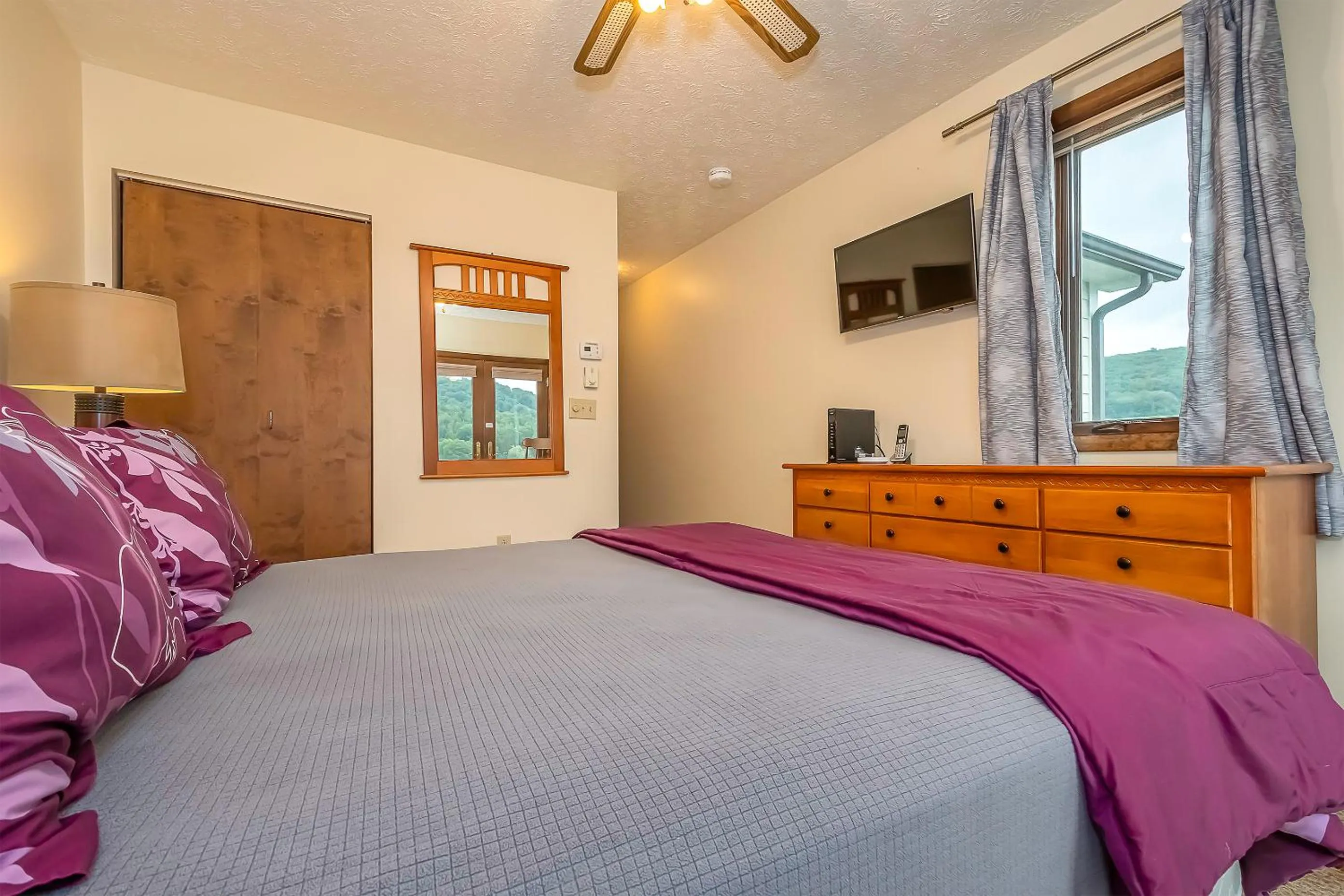 Property building, Bed in Ski Harbor 19
