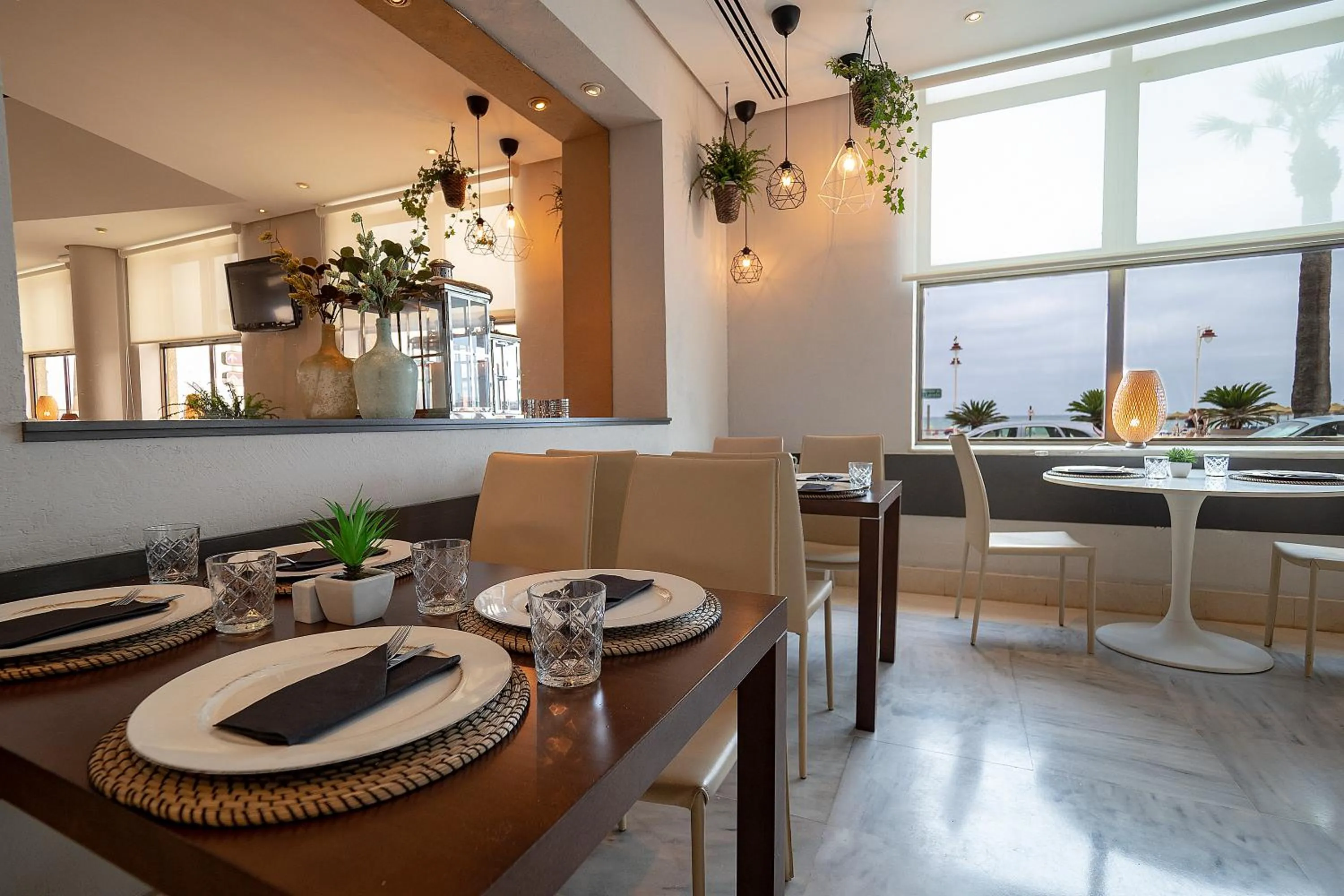 Restaurant/places to eat in Hotel Cádiz Paseo del Mar, Affiliated by Meliá