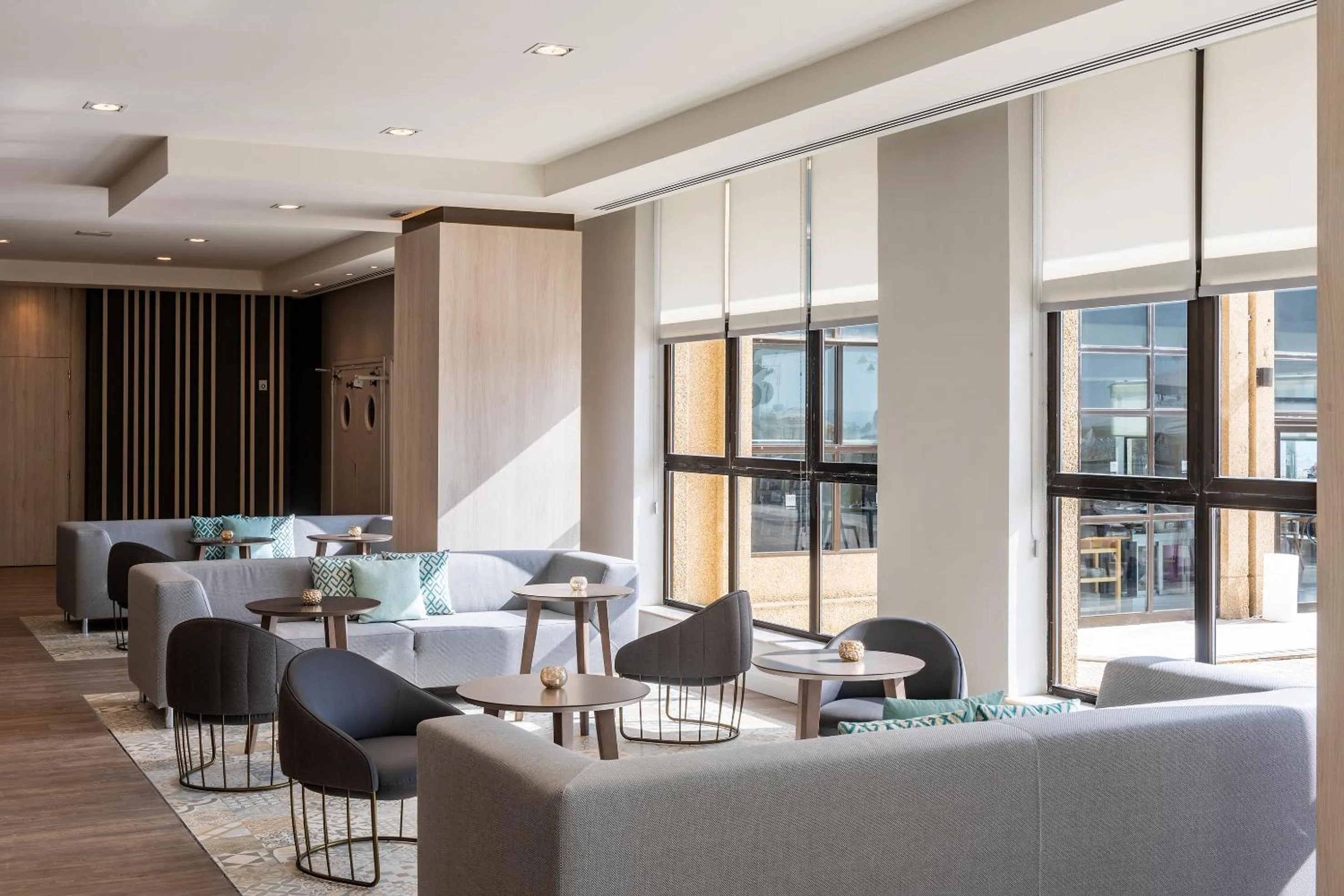 Lobby or reception in Hotel Cádiz Paseo del Mar, Affiliated by Meliá