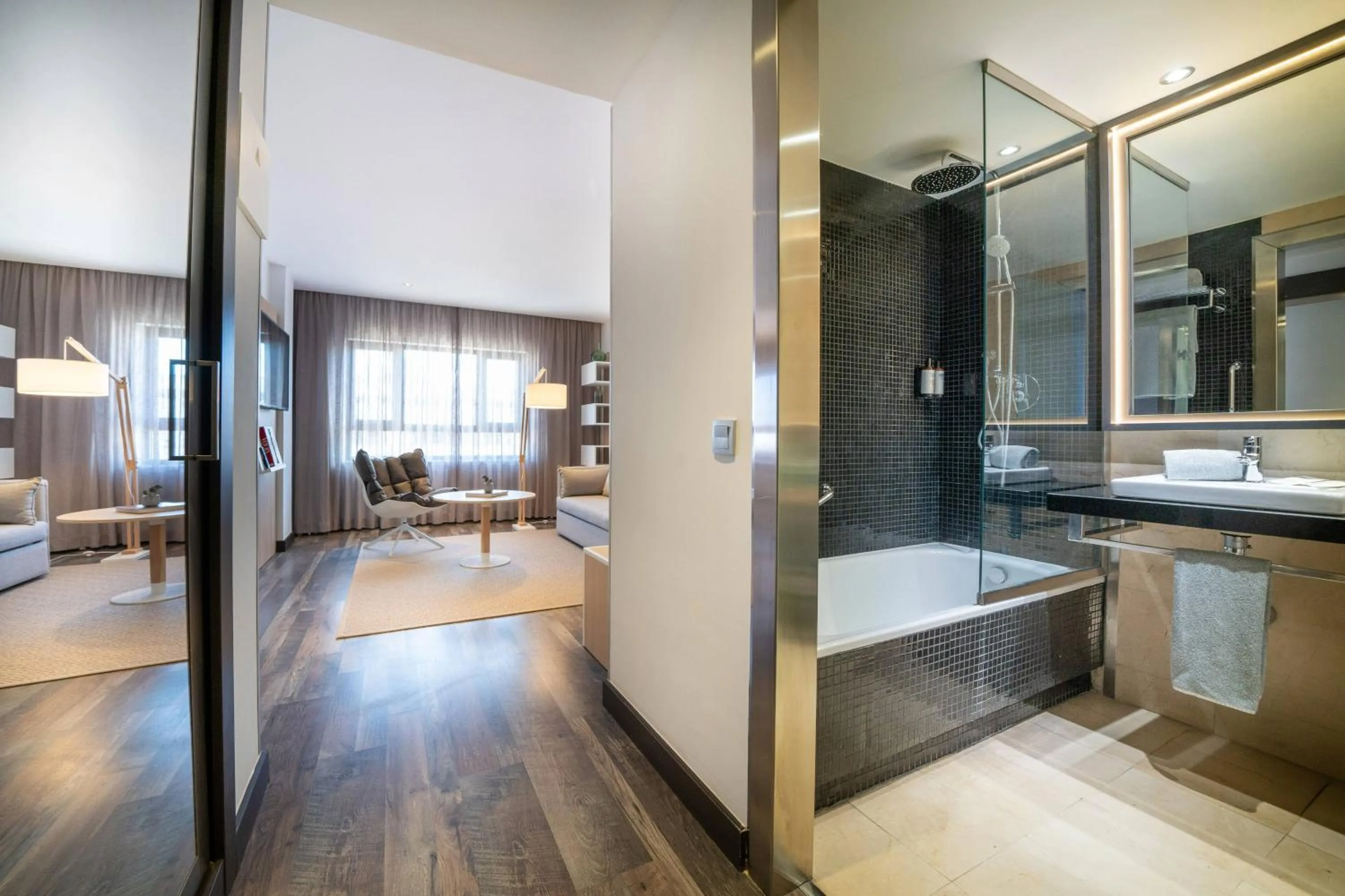 Property building in Hotel Cádiz Paseo del Mar Affiliated by Meliá