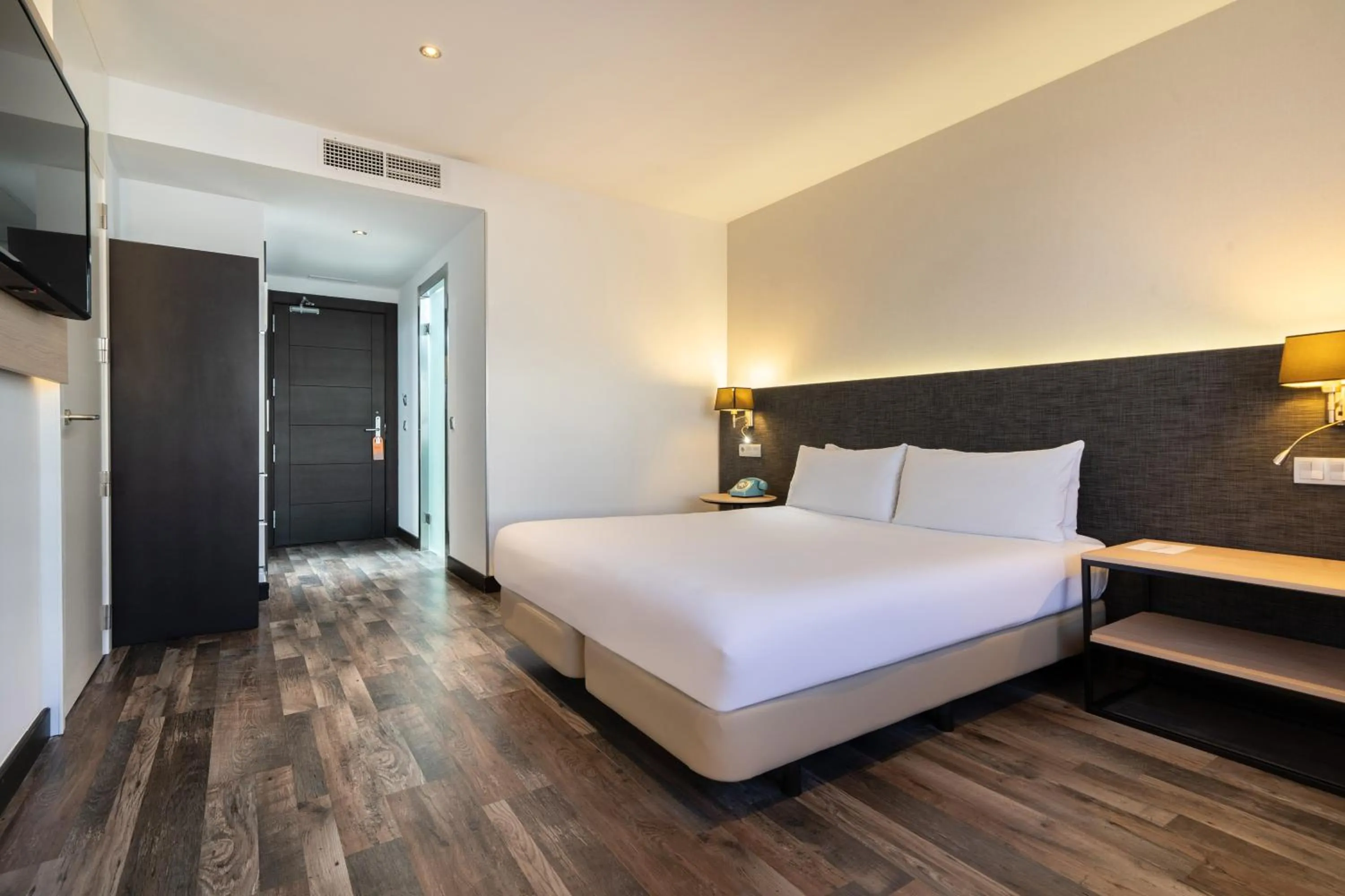 Bed in Hotel Cádiz Paseo del Mar, Affiliated by Meliá