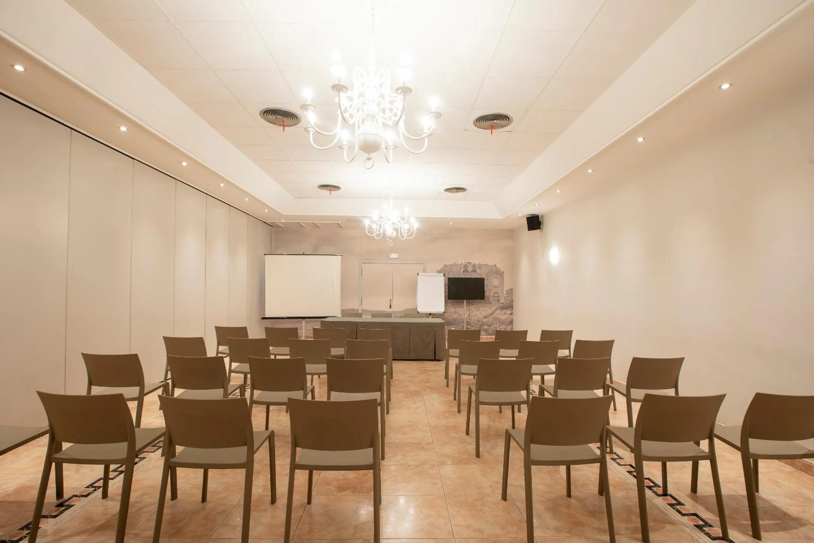 Business facilities in Hotel Urdanibia Park