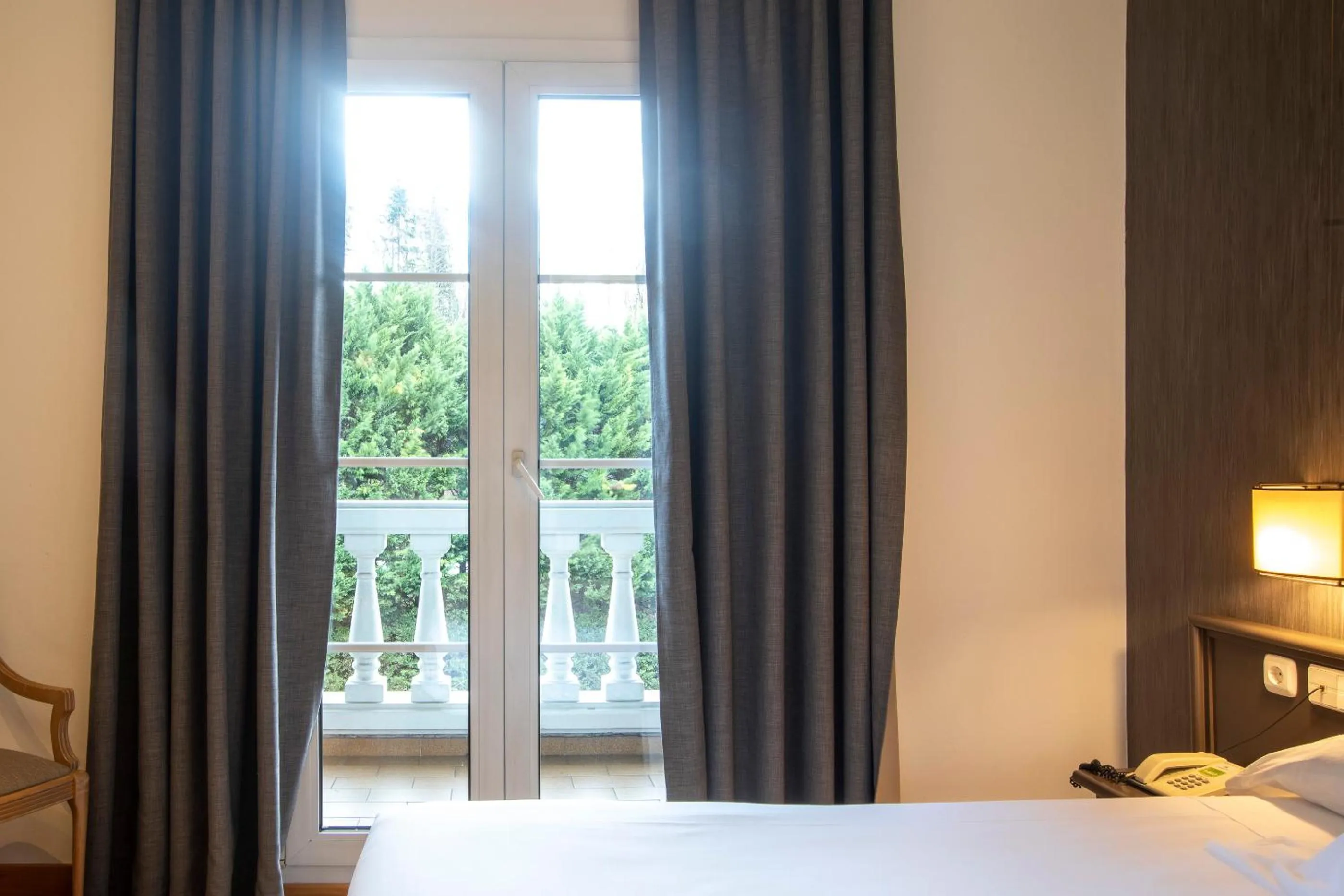 Balcony/Terrace, Bed in Hotel Urdanibia Park