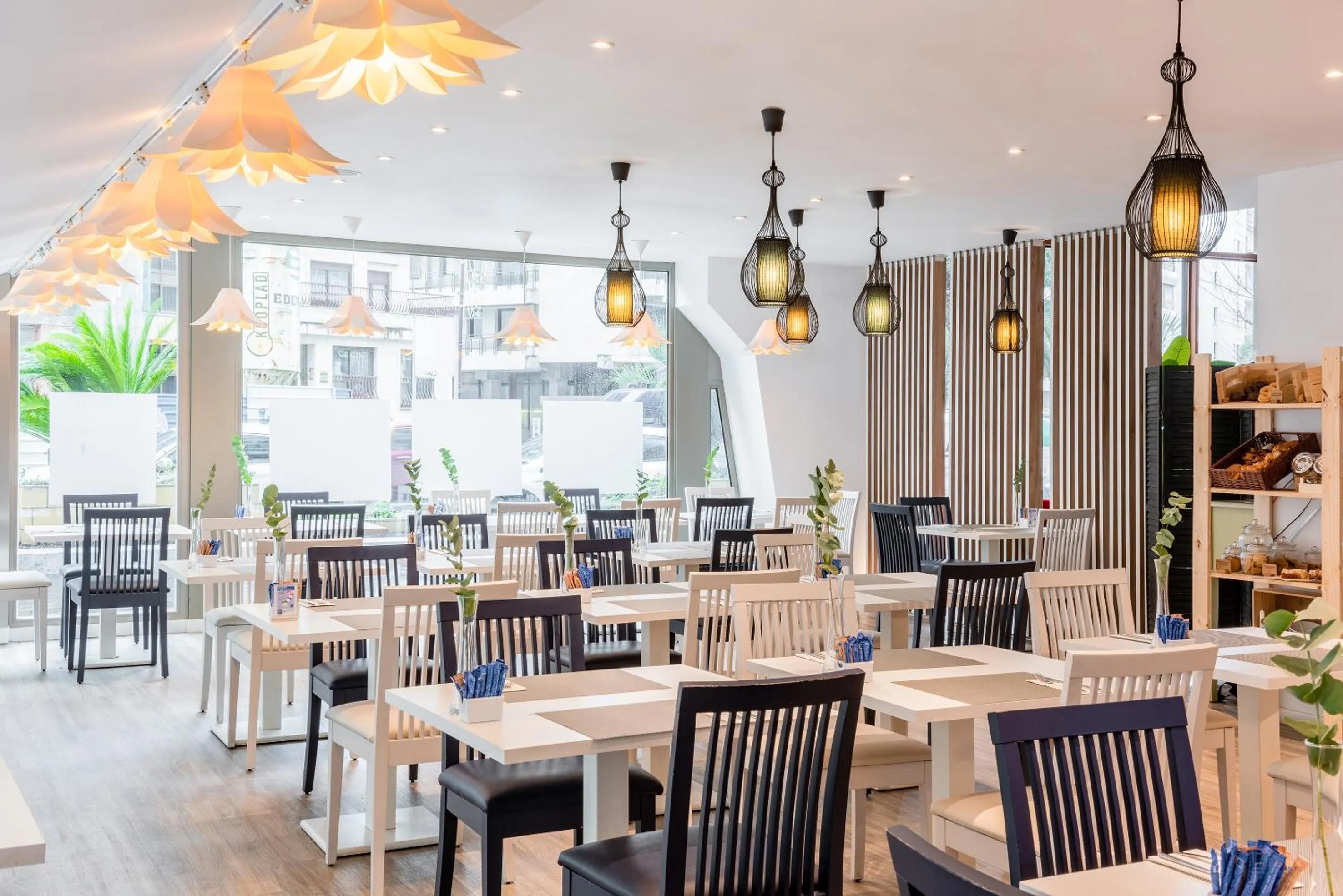 Restaurant/places to eat in Hotel San Sebastián Orly, Affiliated by Meliá