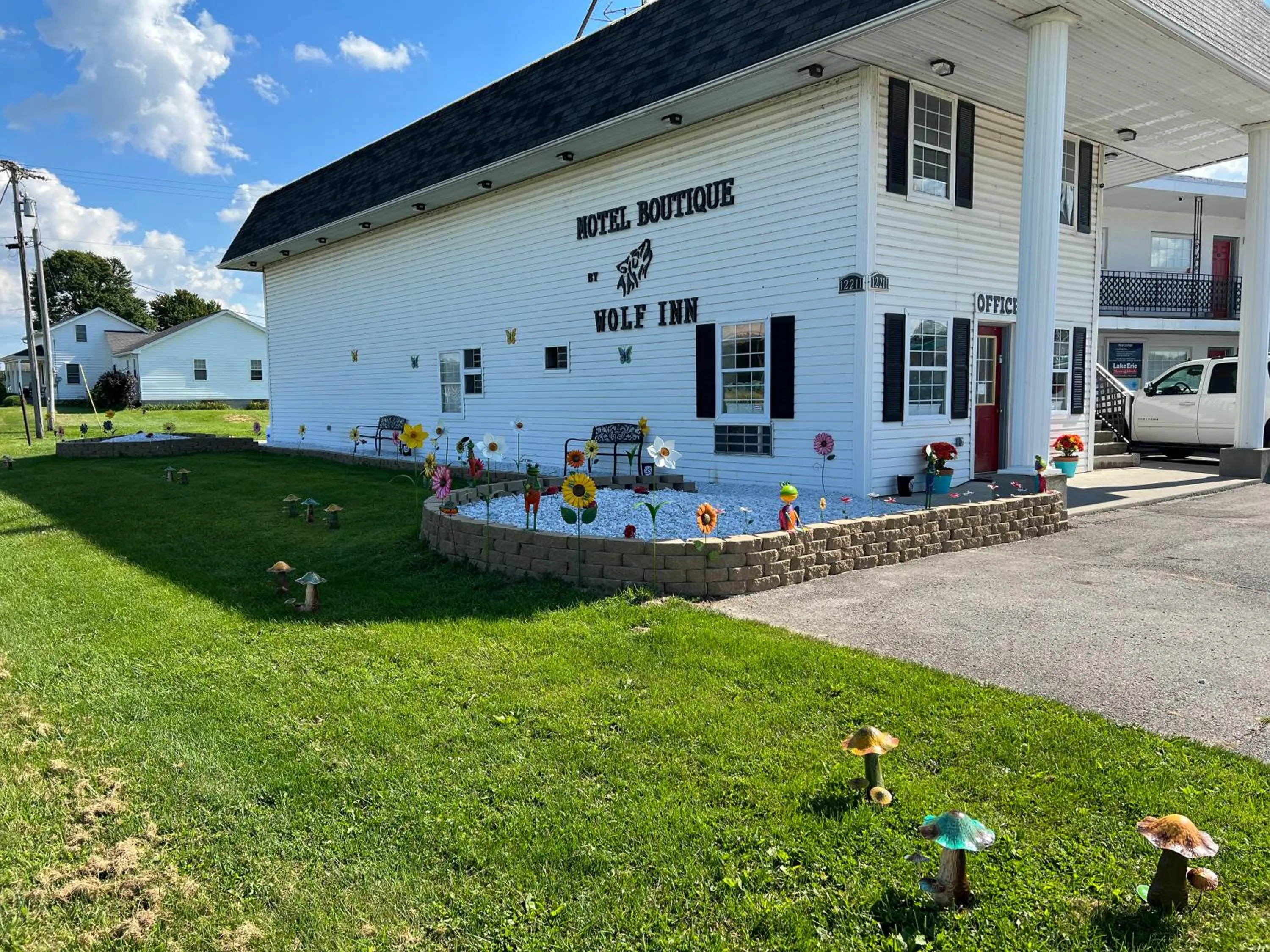 Property building in Motel Boutique by Wolf Inn