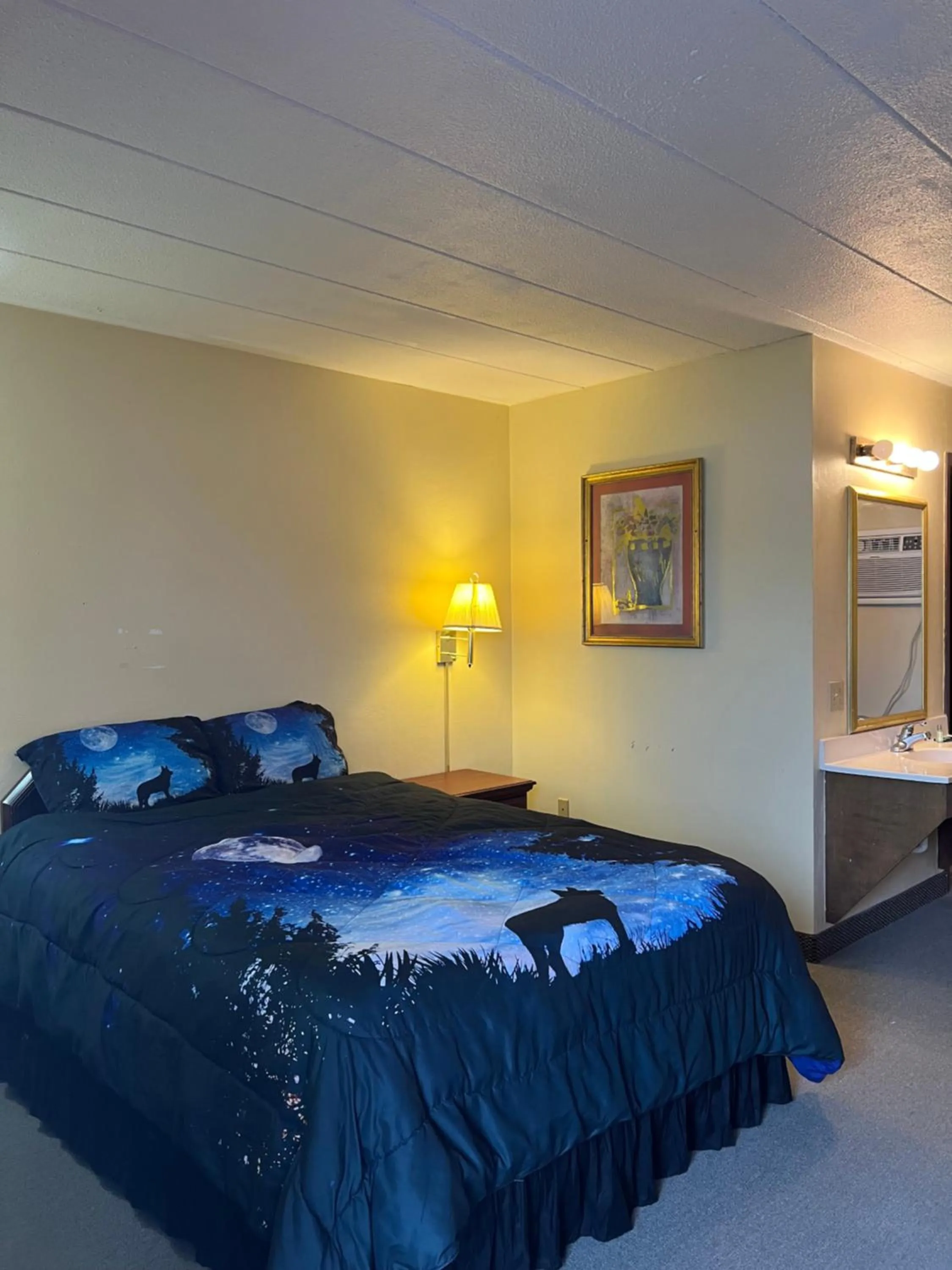 Bed in Motel Boutique by Wolf Inn