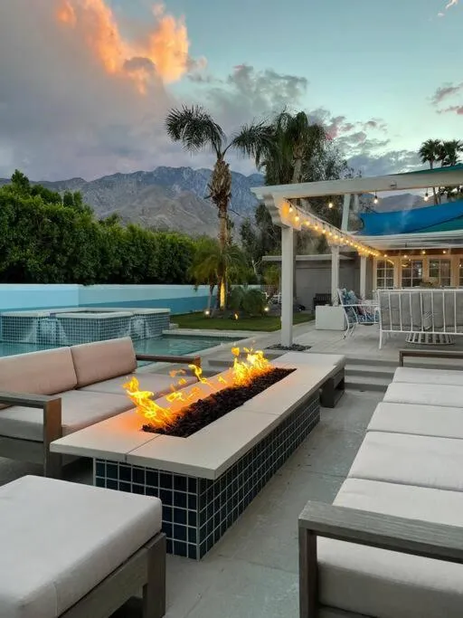 Near Downtown Palm Springs, 7 BD 7 BTH, 80FT Pool, Pickleball