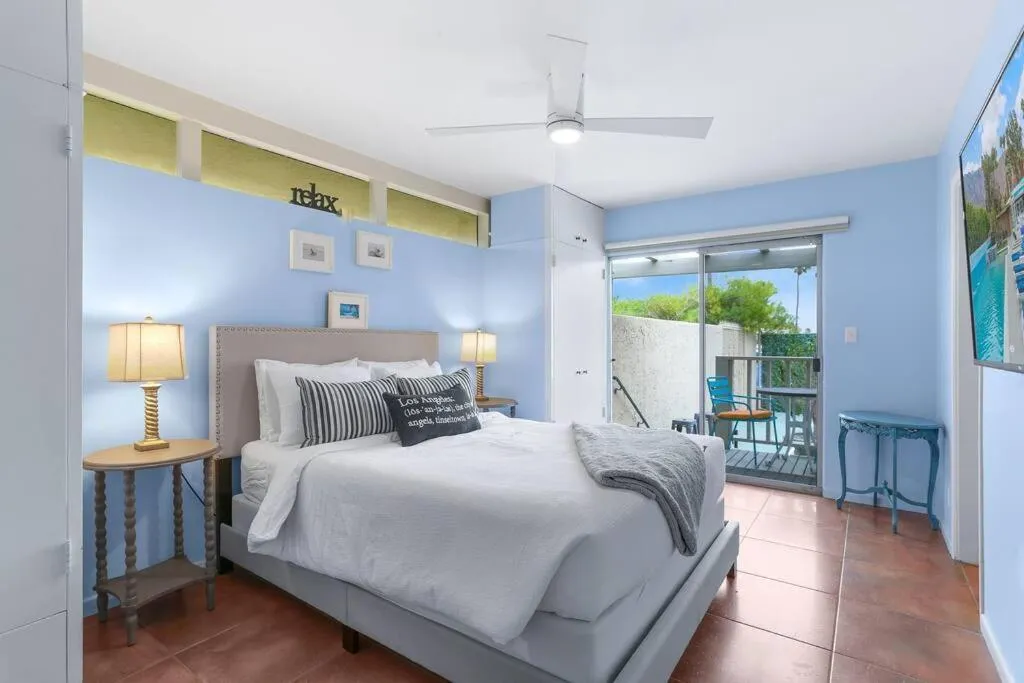 Bed in Near Downtown Palm Springs, 7 BD 7 BTH, 80FT Pool, Pickleball