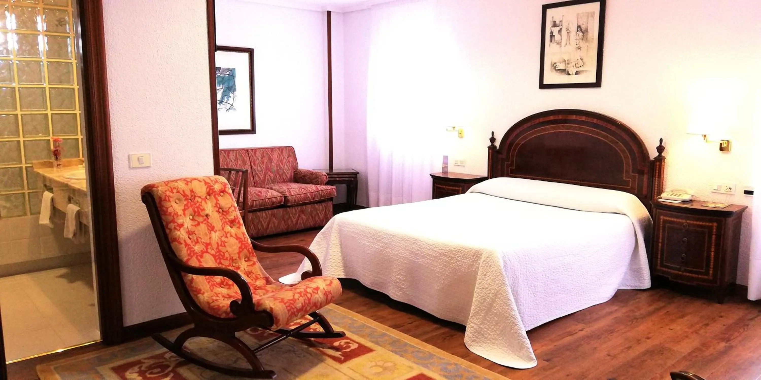 Photo of the whole room, Bed in Hotel Museo Los Infantes