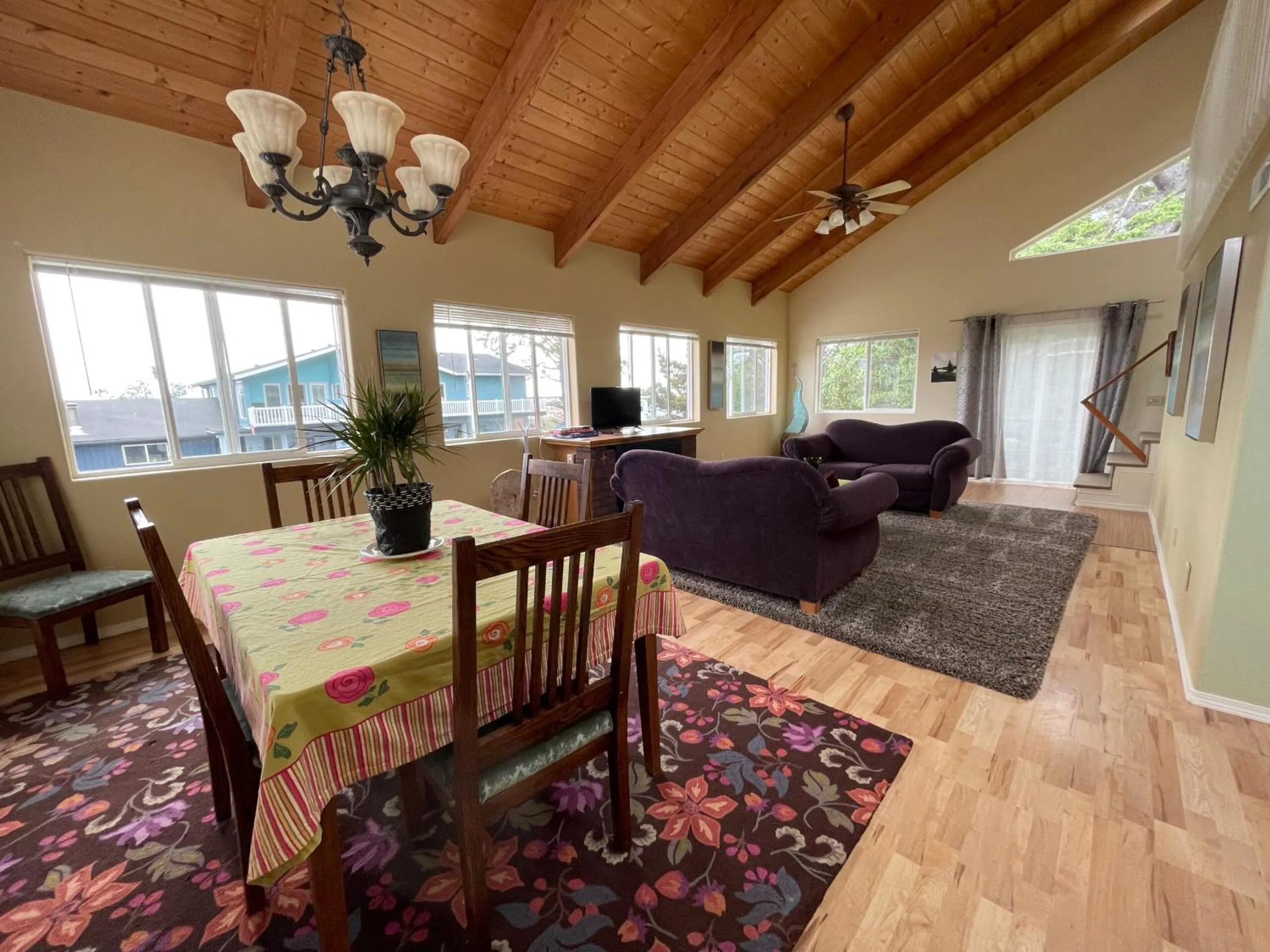 Dining area in Bayshore RV Park & Guest Suites