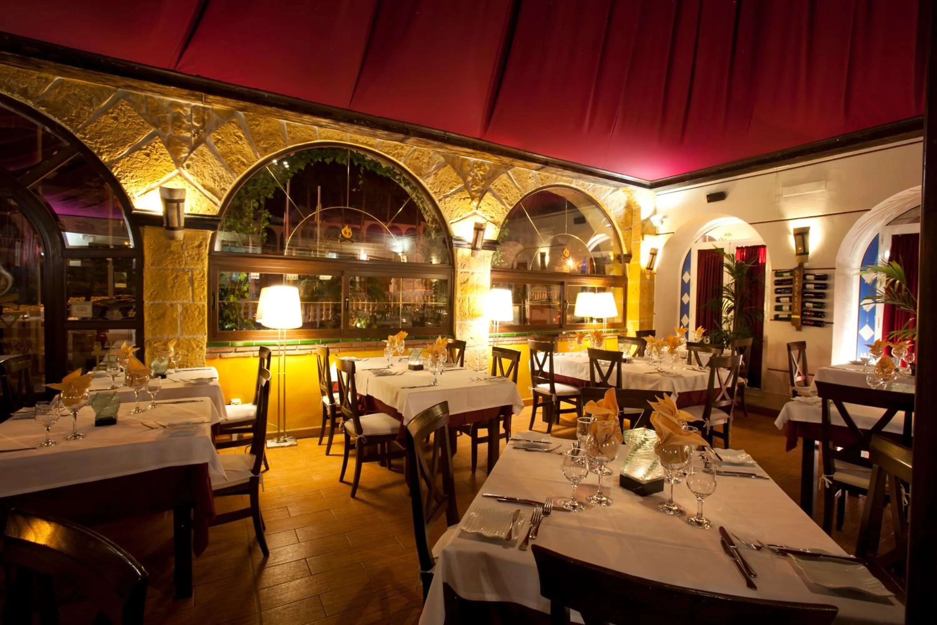 Restaurant/places to eat in Los Arcos