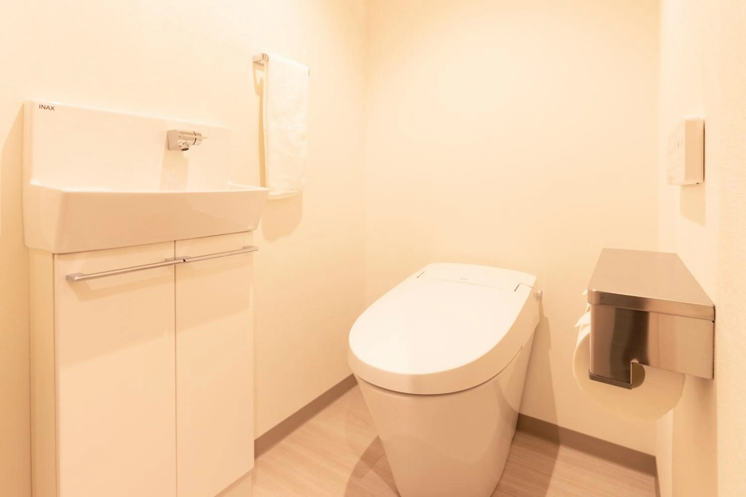 karaksa hotel colors Tokyo Yaesu