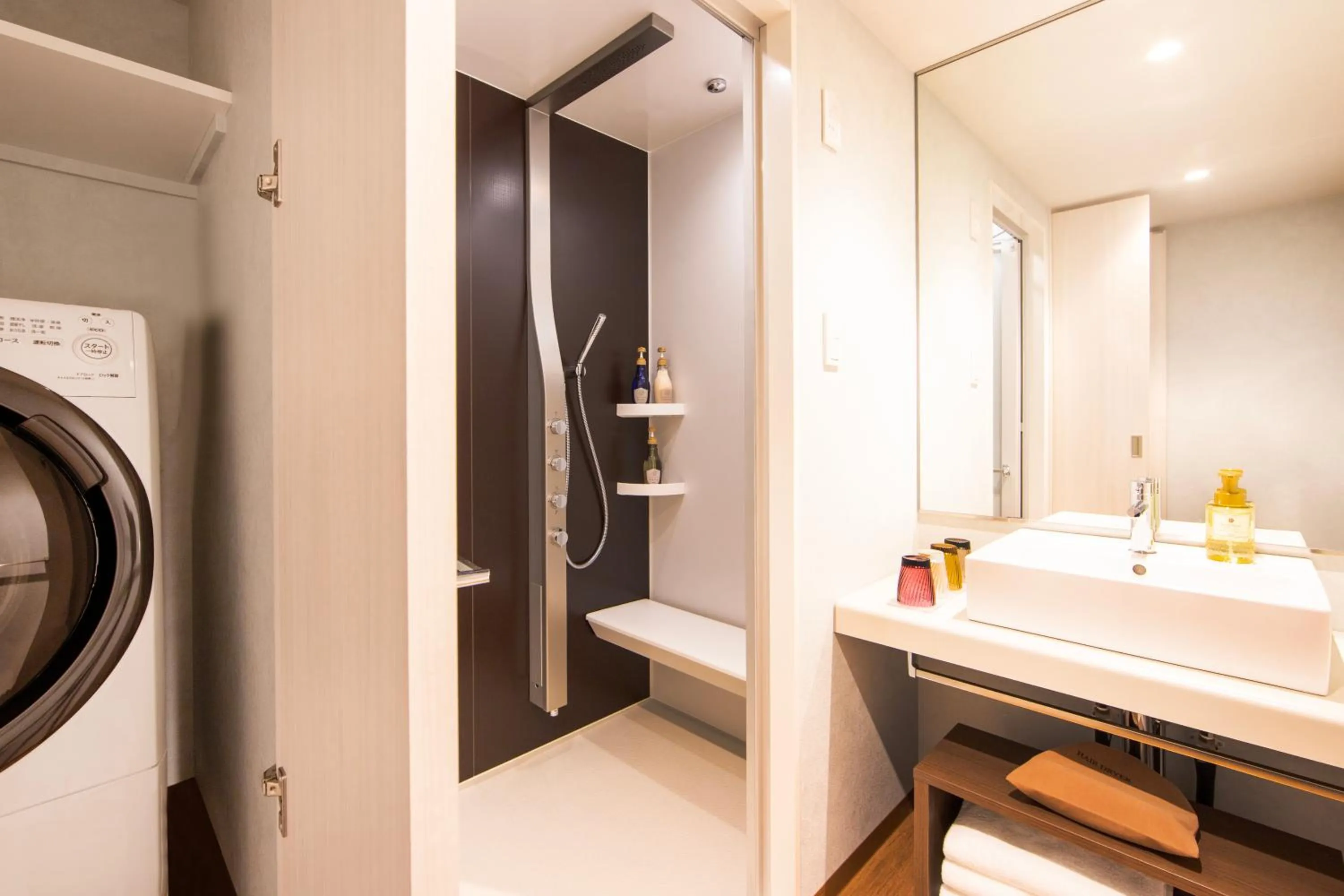 karaksa hotel colors Tokyo Yaesu