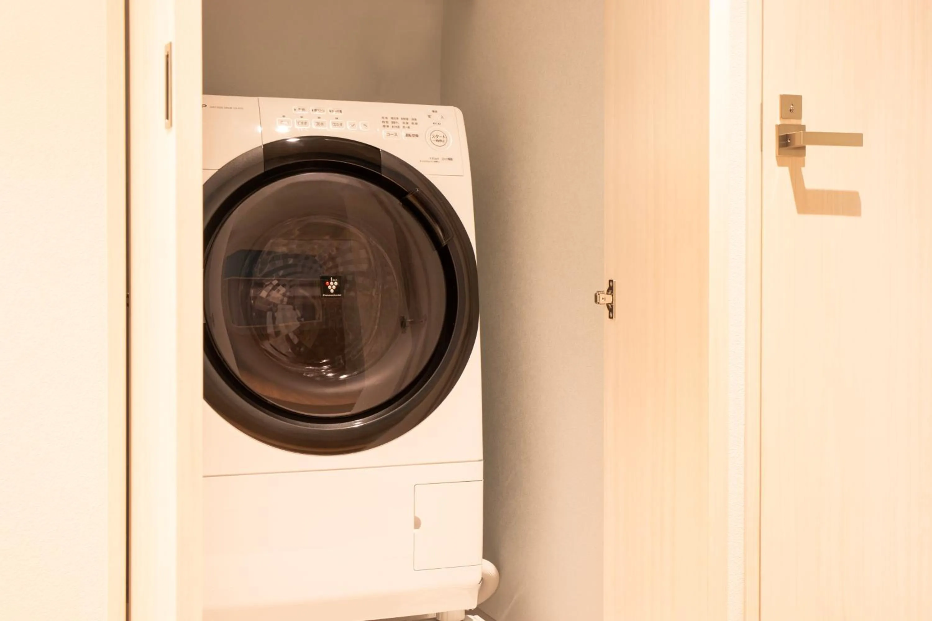 washing machine in karaksa hotel colors Tokyo Yaesu
