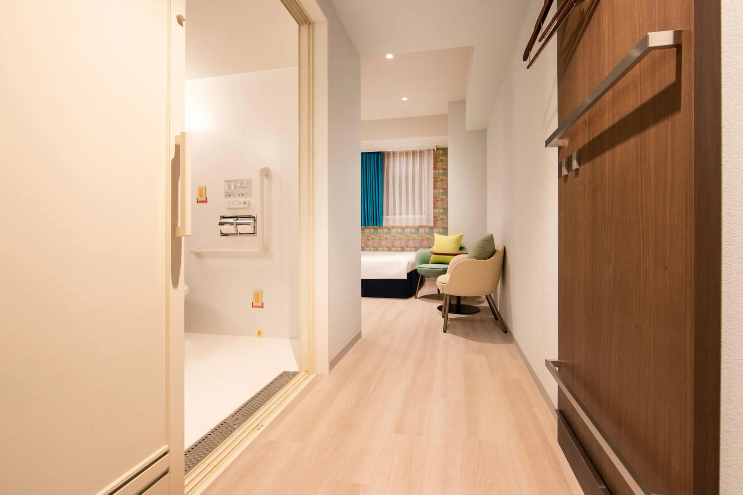 Photo of the whole room, Bed in karaksa hotel colors Tokyo Yaesu