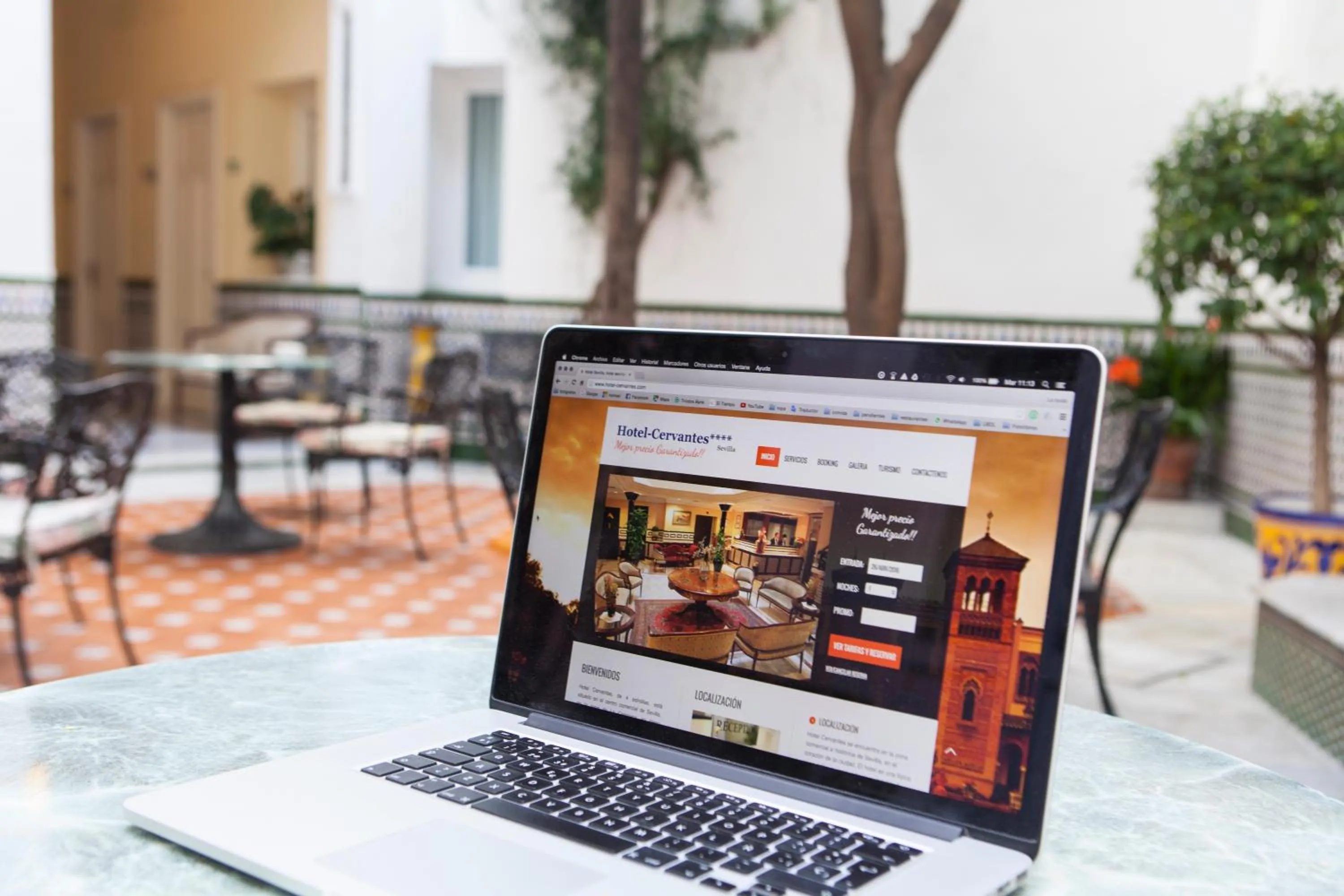 Patio in Hotel Cervantes