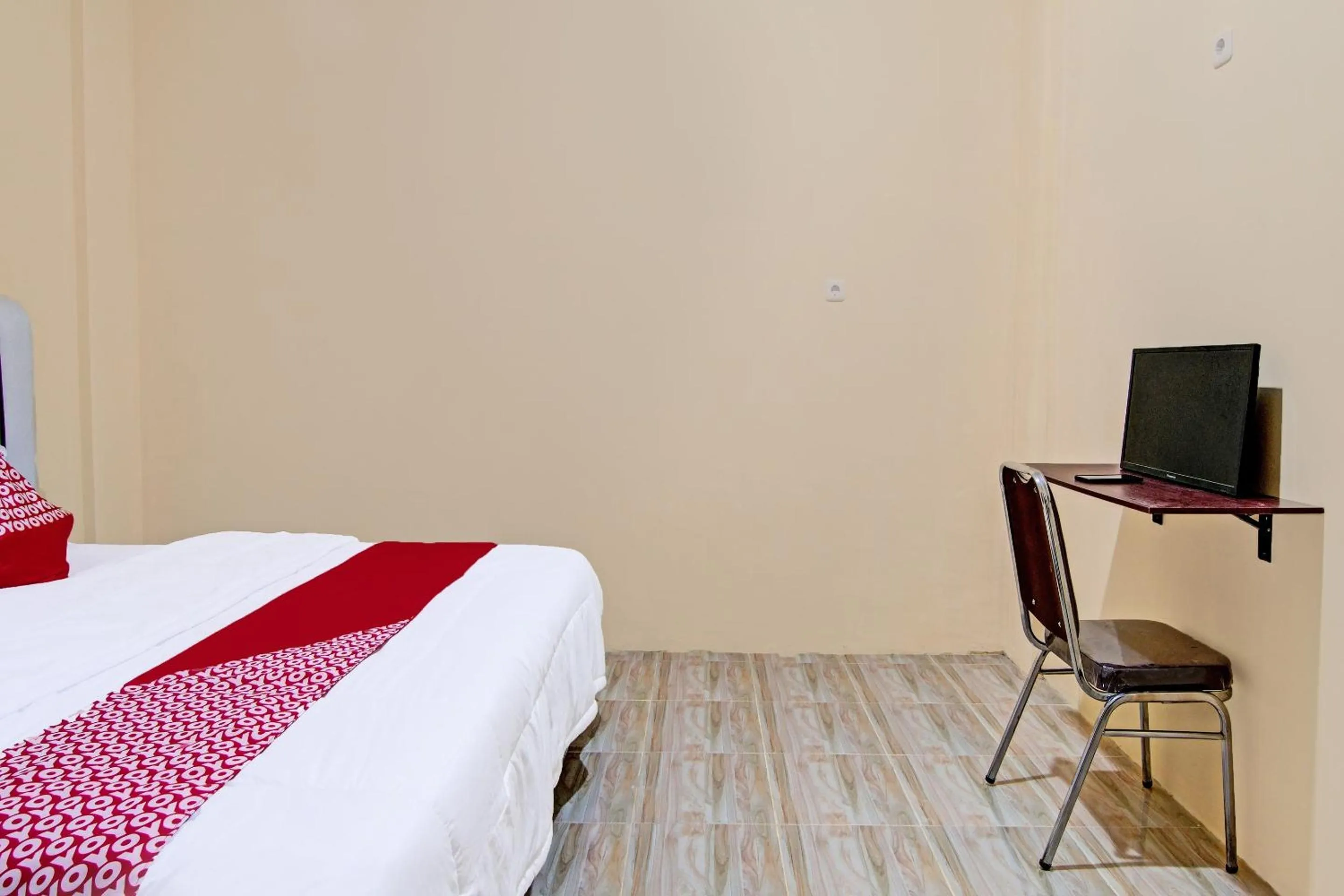 Bedroom, Bed in Hotel O Djasur Kost