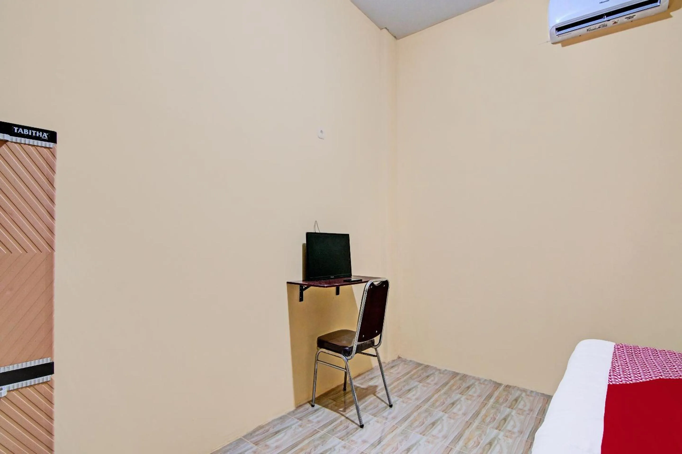 Bedroom, Bed in Hotel O Djasur Kost