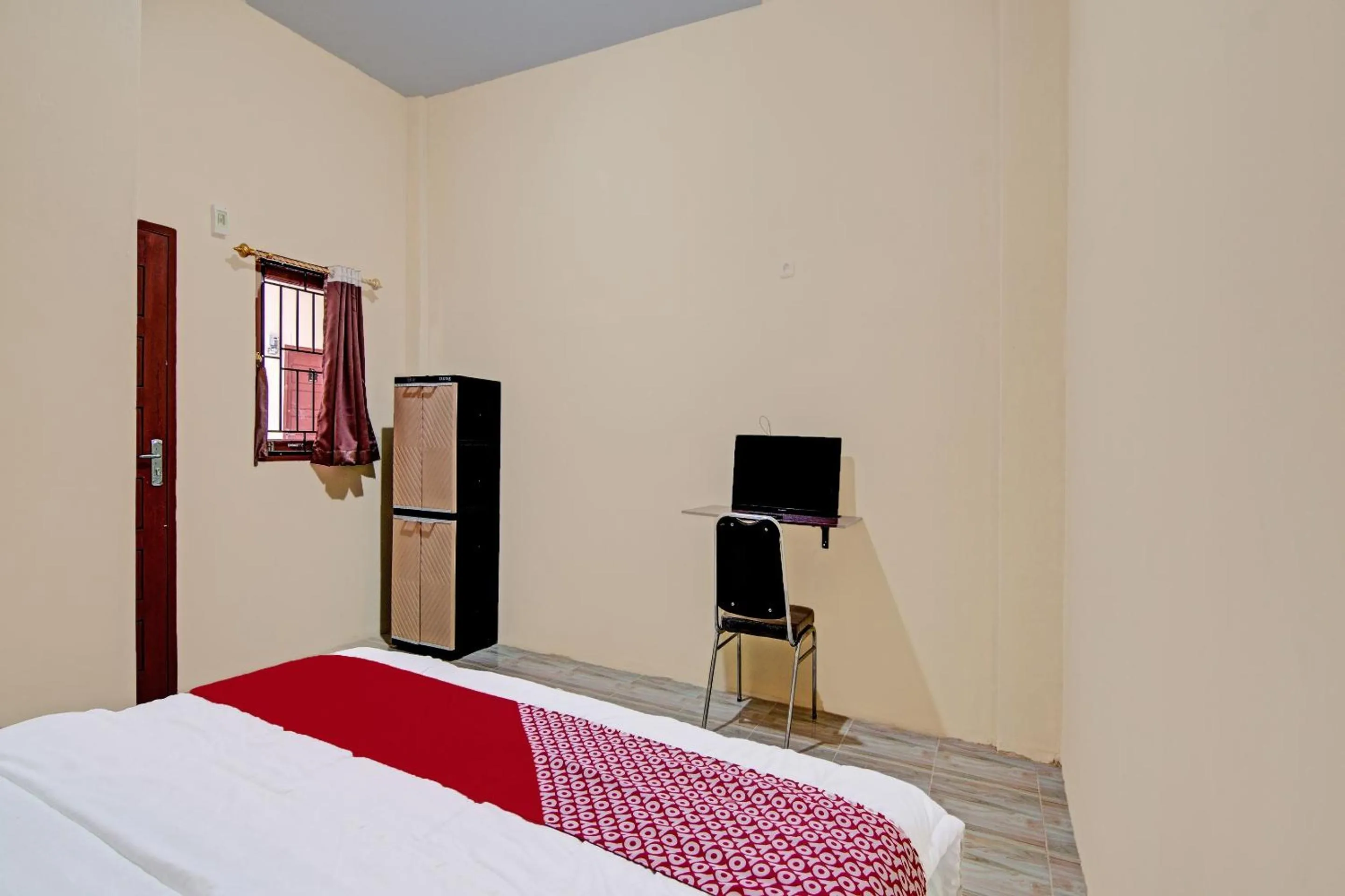 Bedroom, Bed in Hotel O Djasur Kost