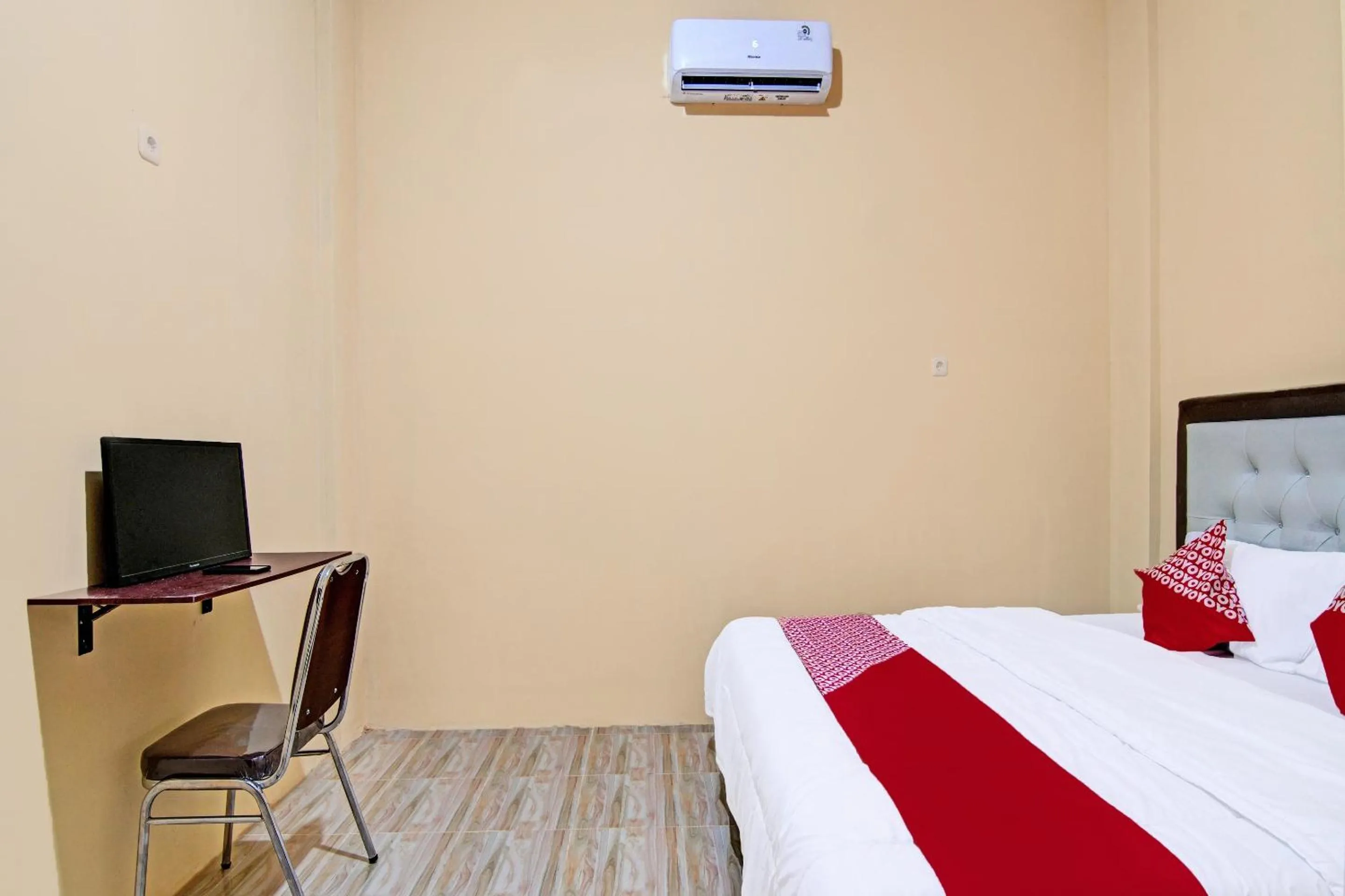 Bedroom, Bed in Hotel O Djasur Kost