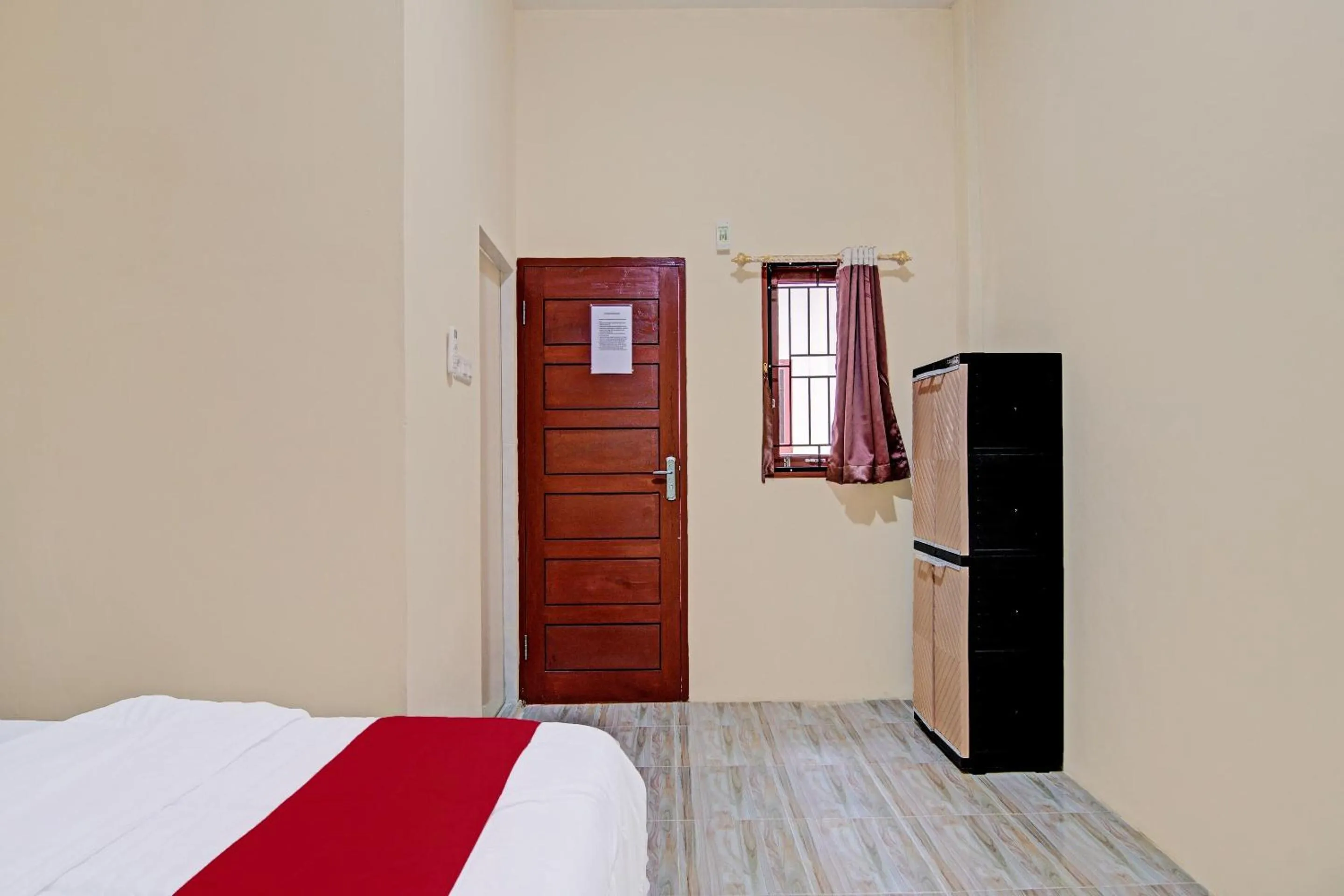 Bedroom, Bed in Hotel O Djasur Kost