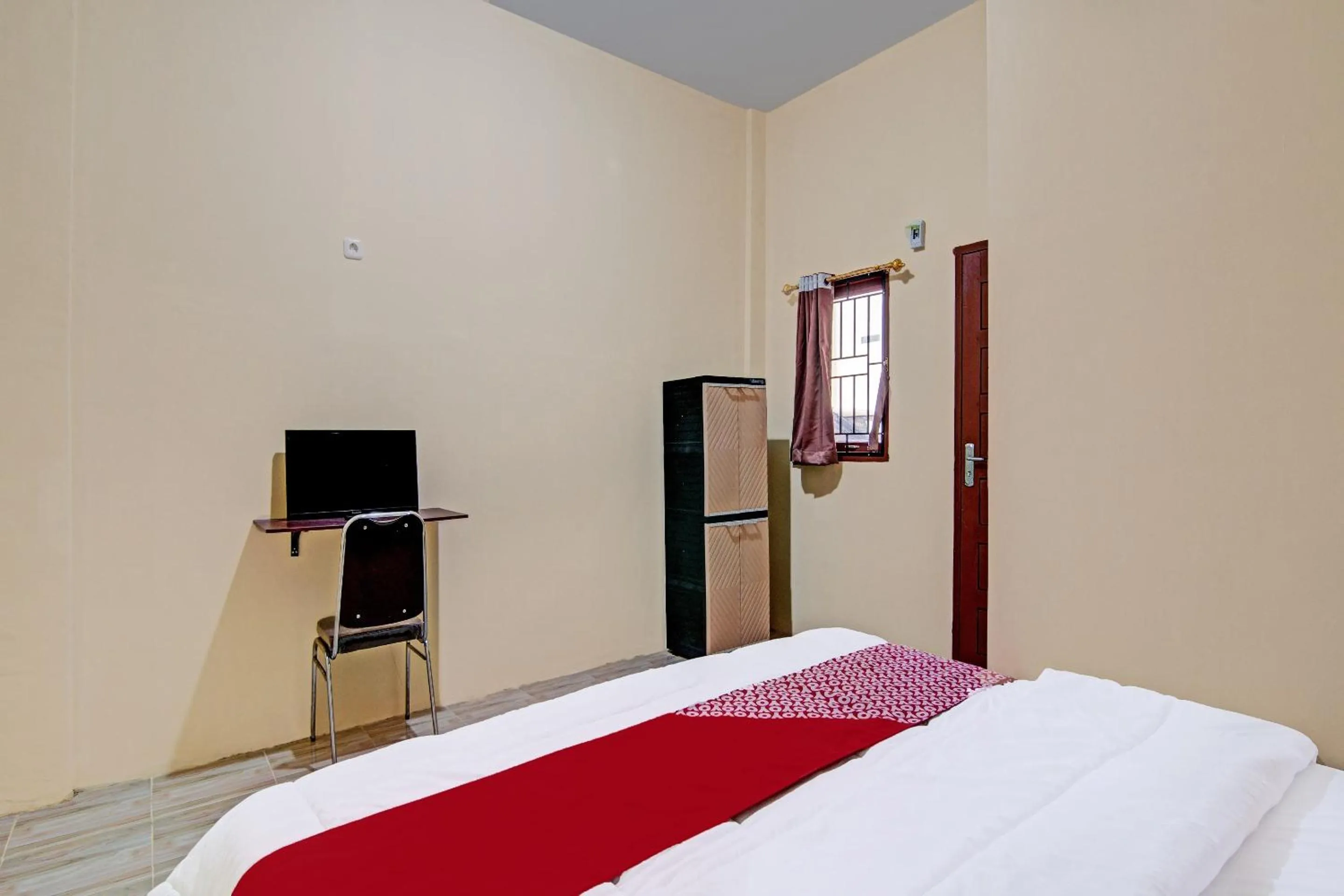 Bedroom, Bed in Hotel O Djasur Kost