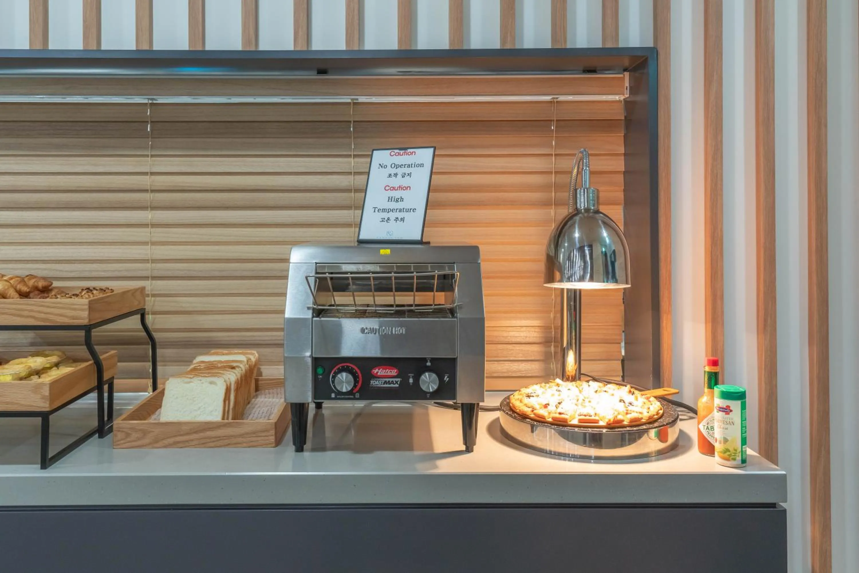 Restaurant/places to eat in Hotel Parangvue