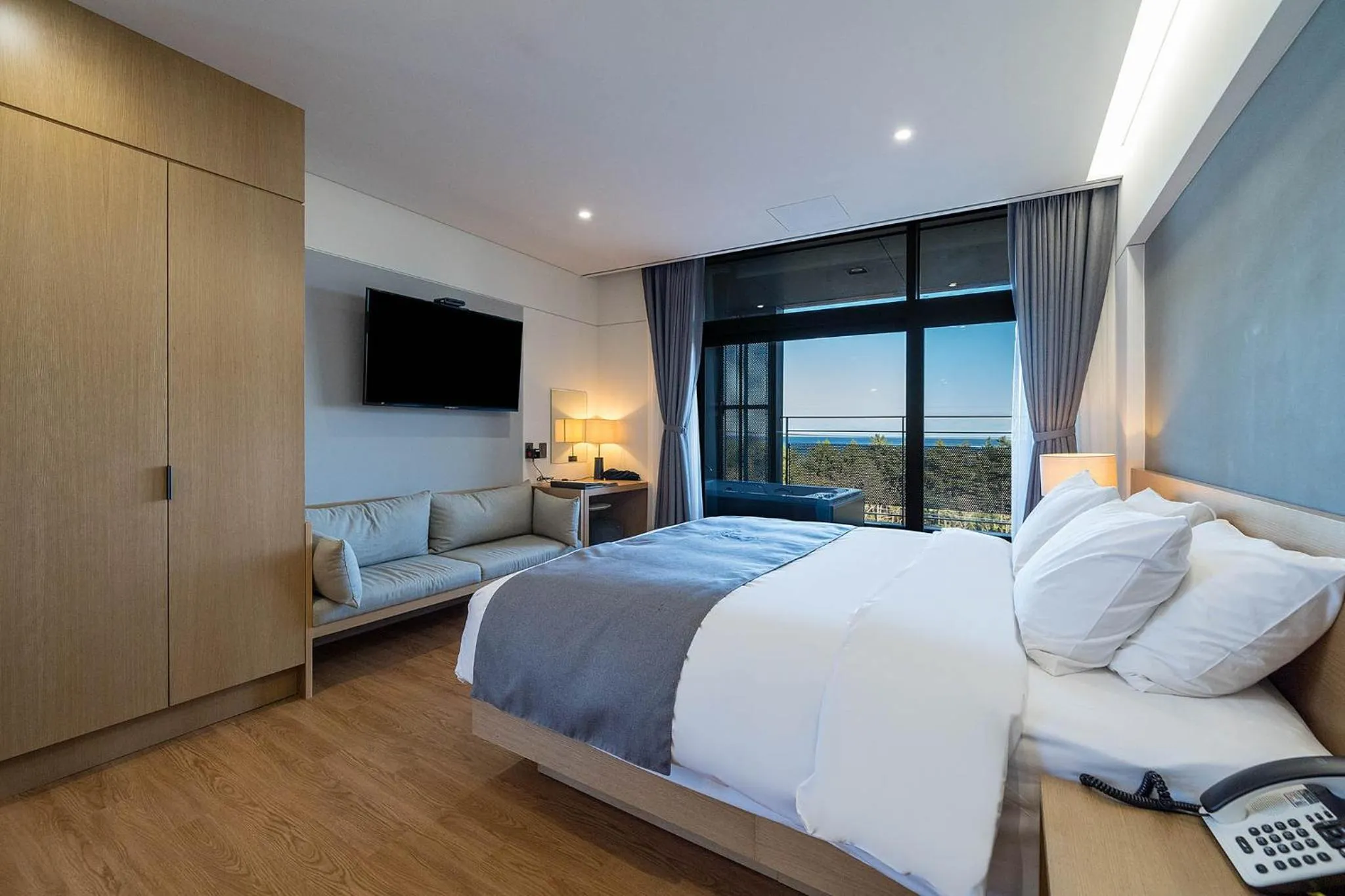 Bed in Hotel Parangvue