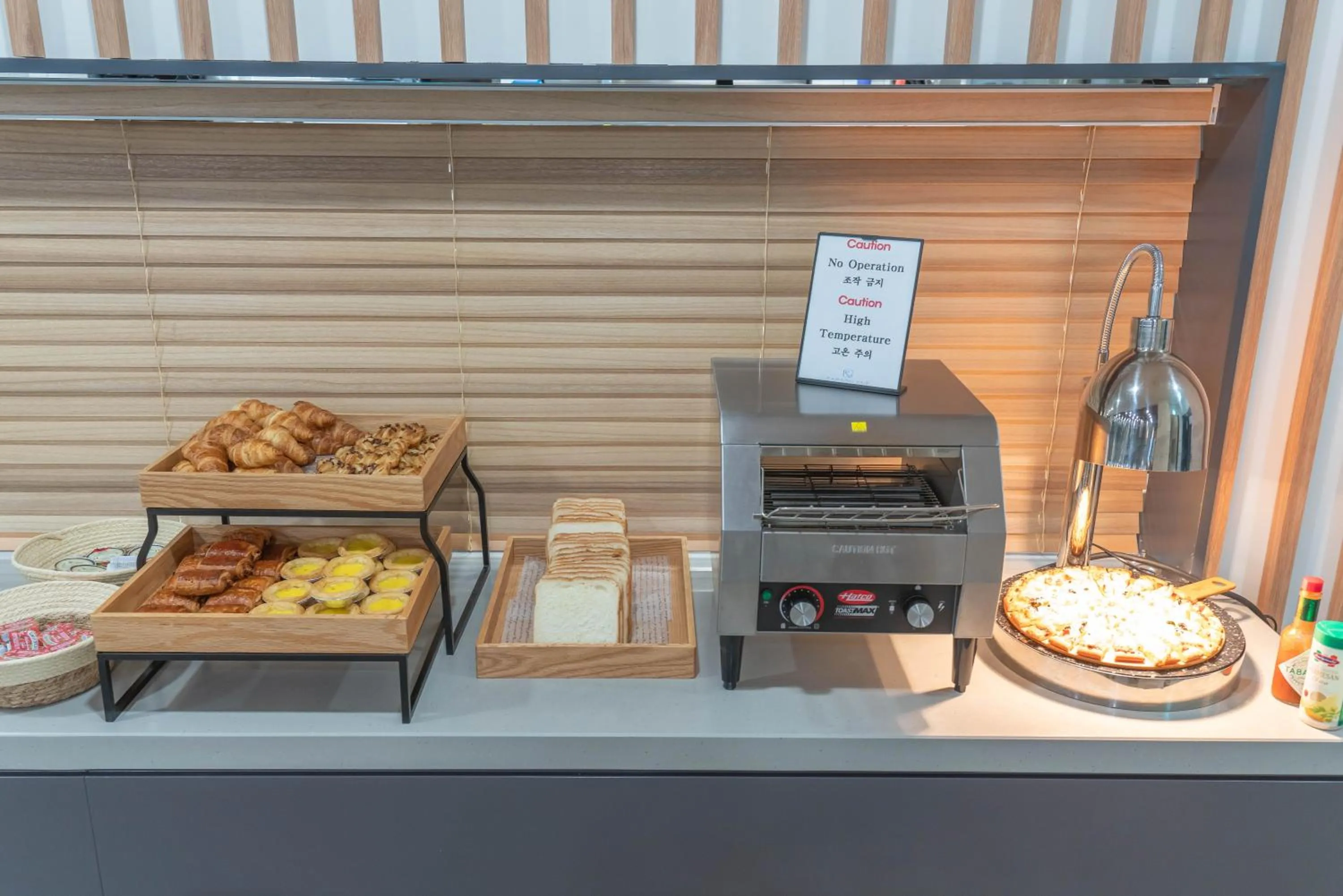 Restaurant/places to eat in Hotel Parangvue