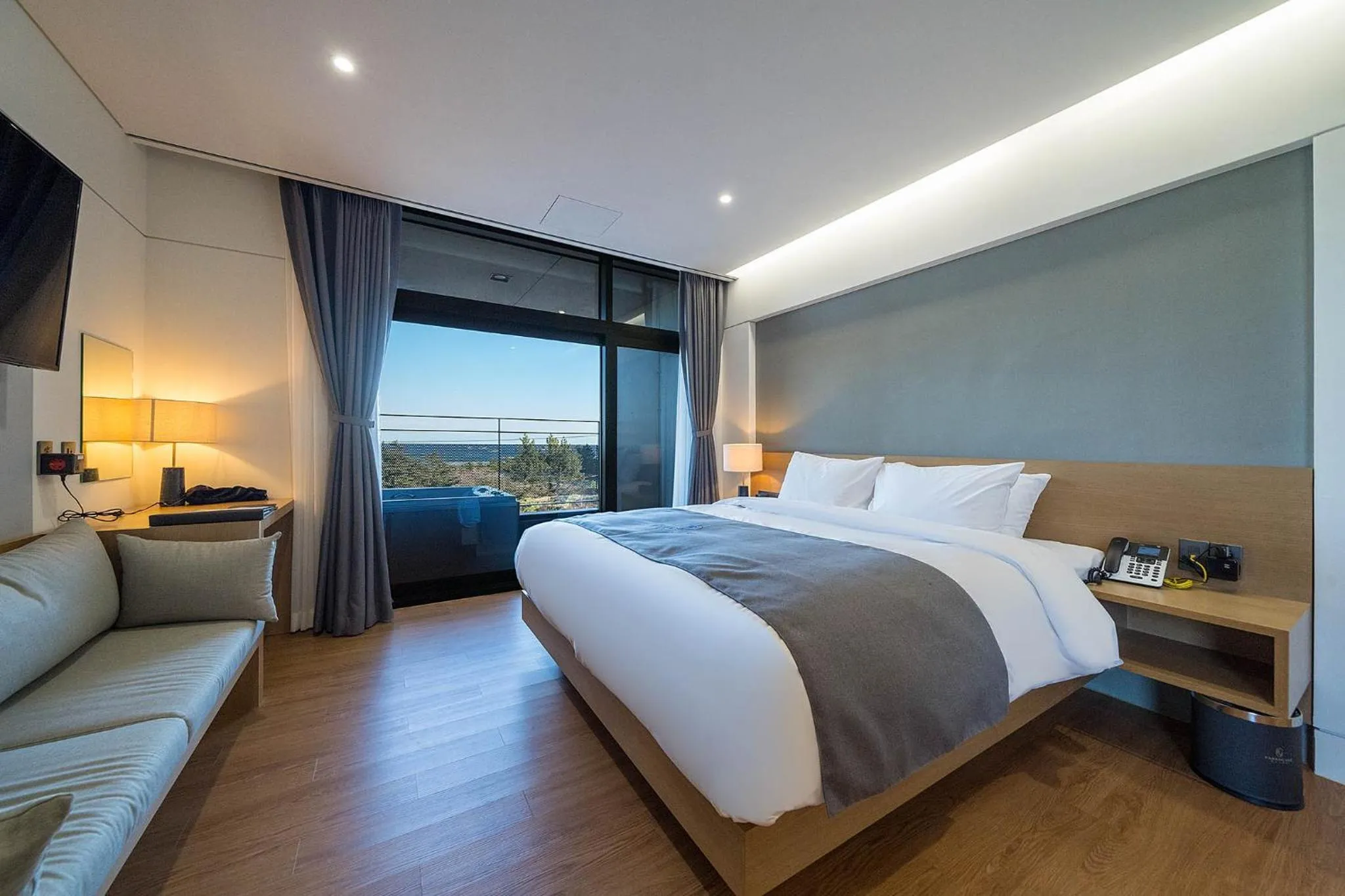 Bed in Hotel Parangvue