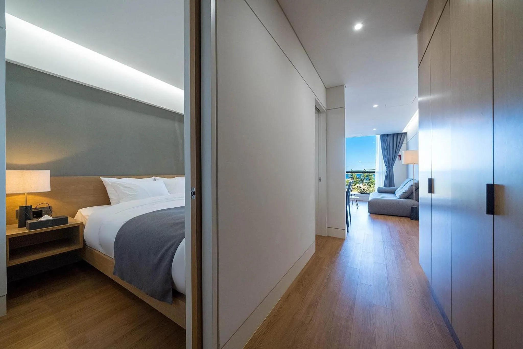 Photo of the whole room, Bed in Hotel Parangvue