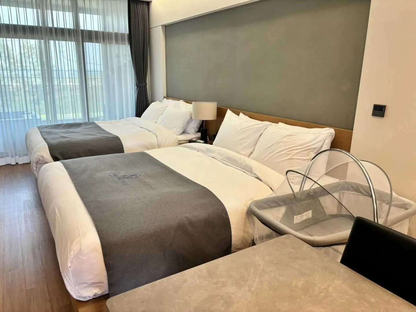 cot, Bed in Hotel Parangvue