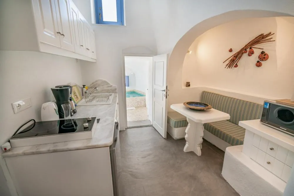 Kitchen or kitchenette in Lithies Traditional Homes