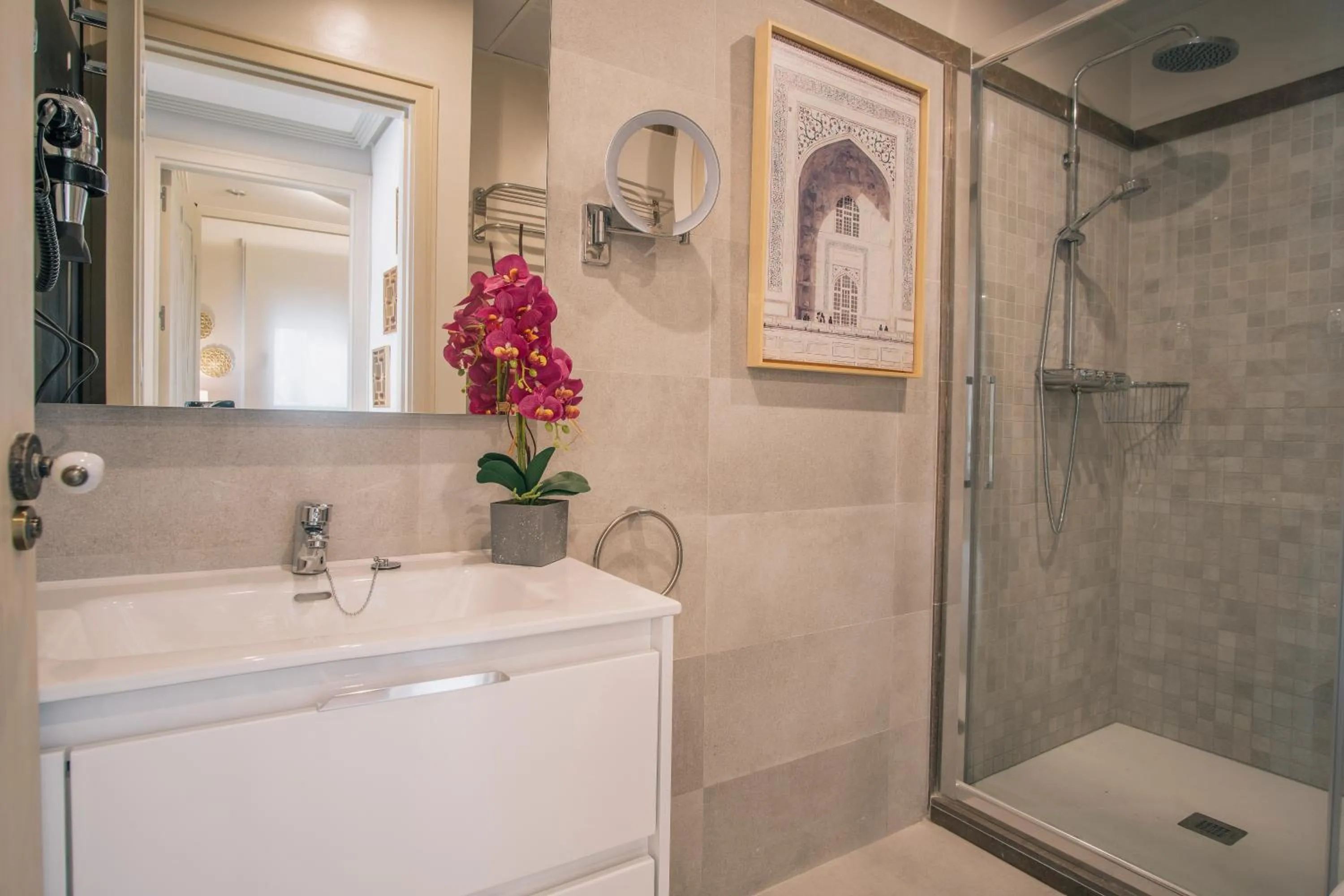 Shower in Apartamentos Turísticos La Baílla
