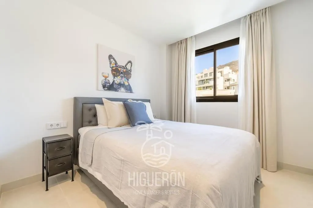Bed in HigueronRentals Malibu