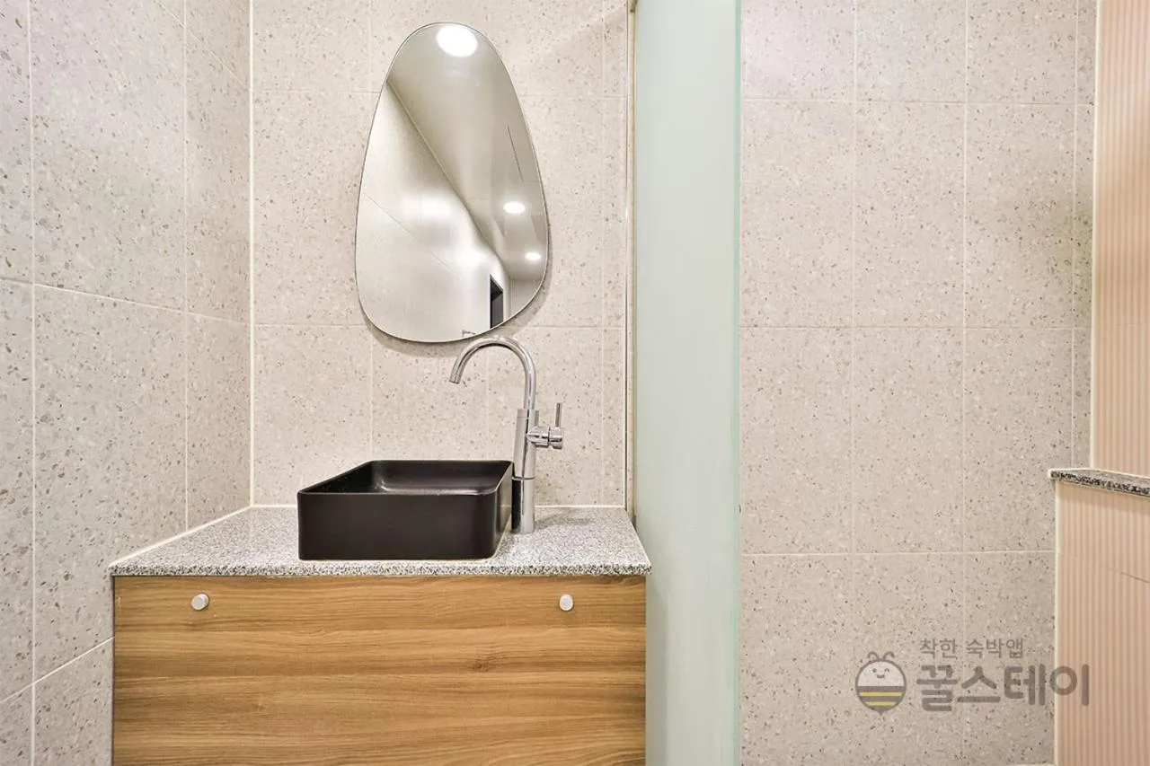 Brown Dot Hotel Guun