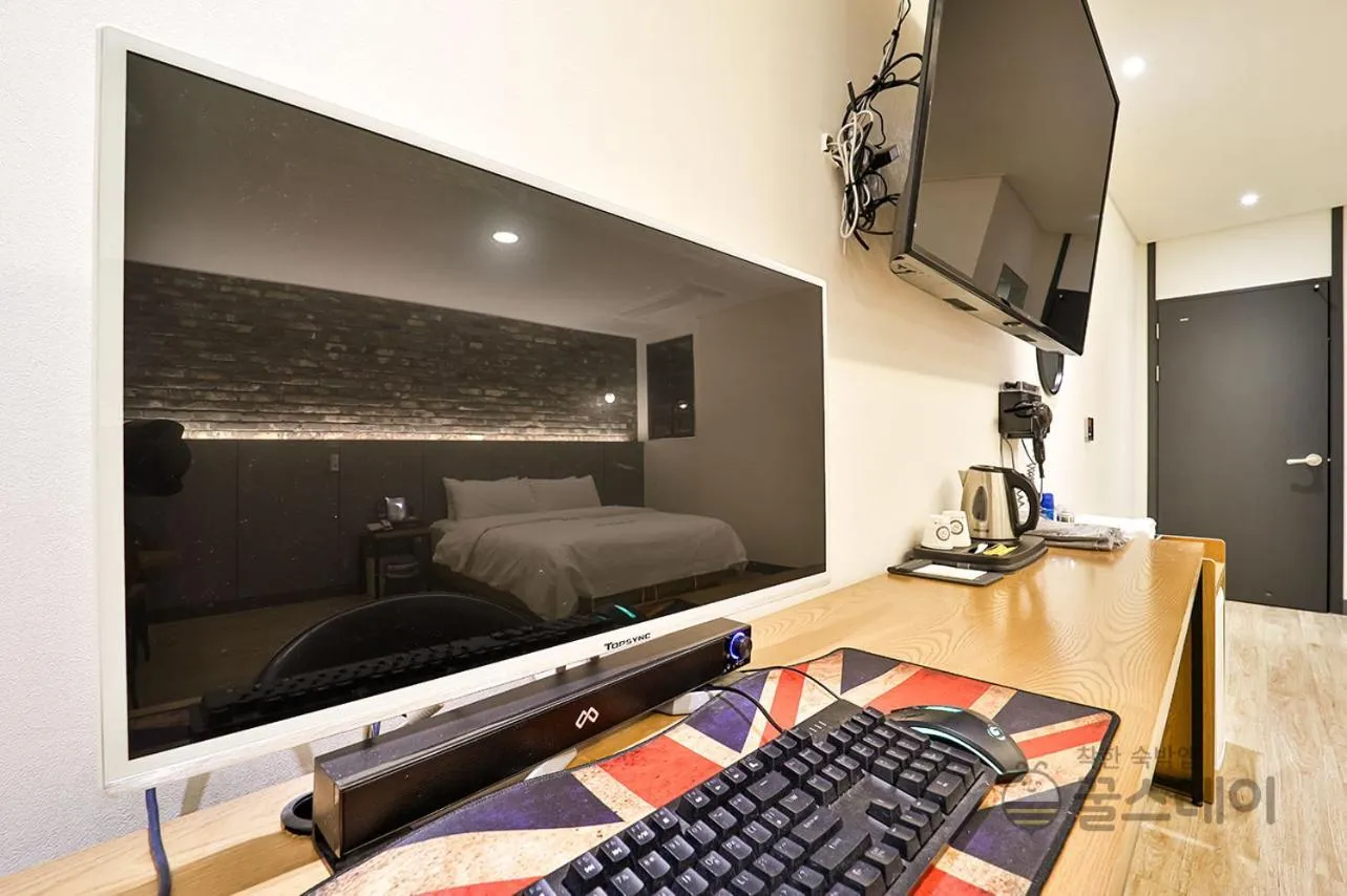 Brown Dot Hotel Guun