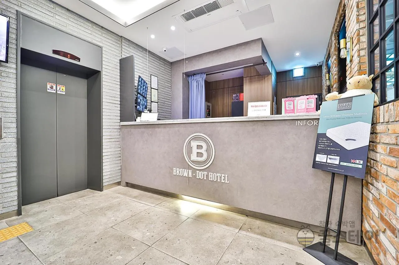 Property building in Brown Dot Hotel Guun