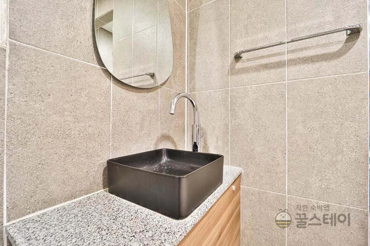 Brown Dot Hotel Guun