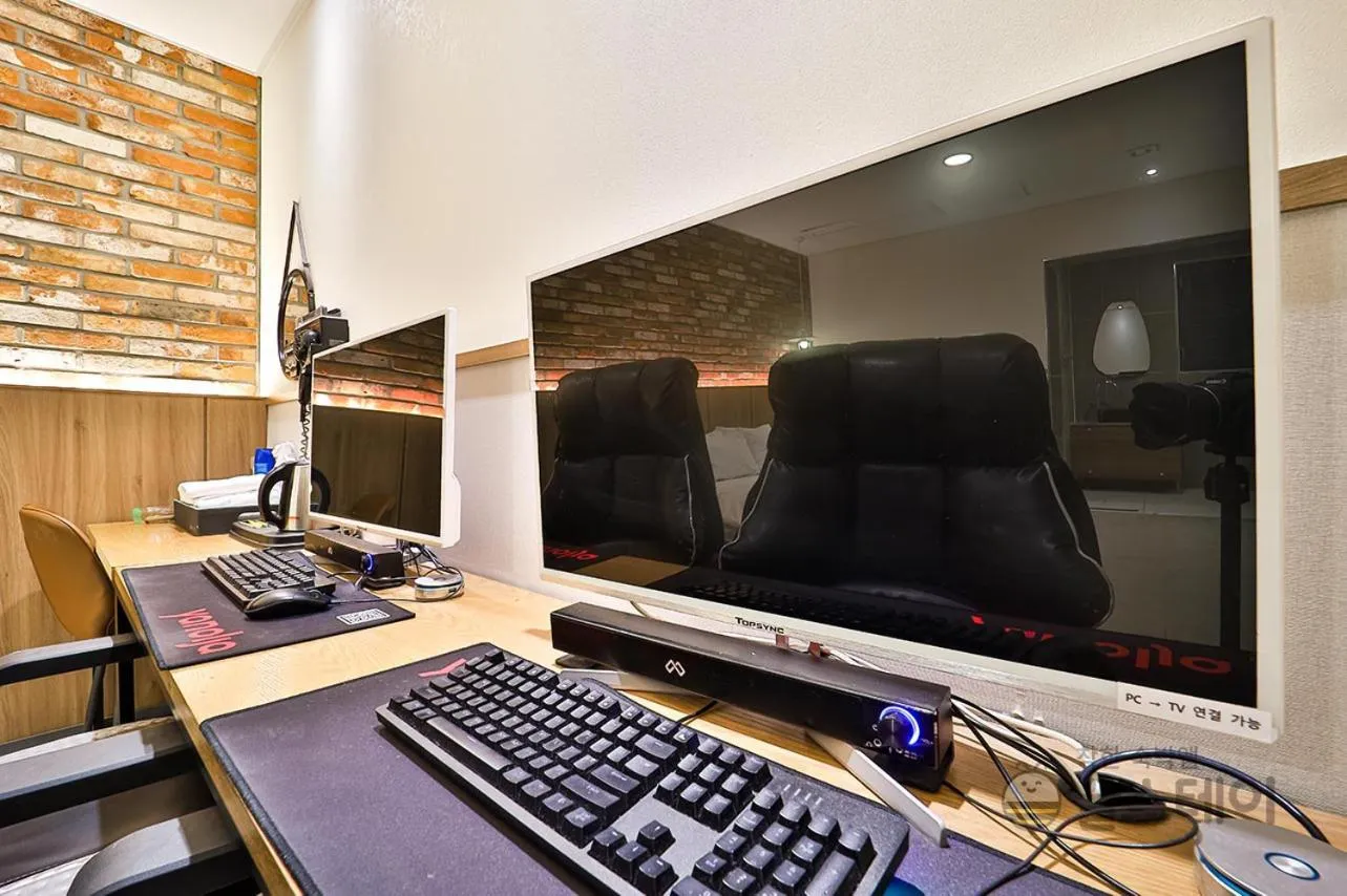 Brown Dot Hotel Guun