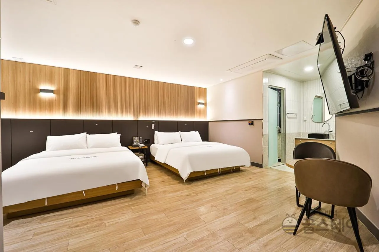 Bed in Brown Dot Hotel Guun