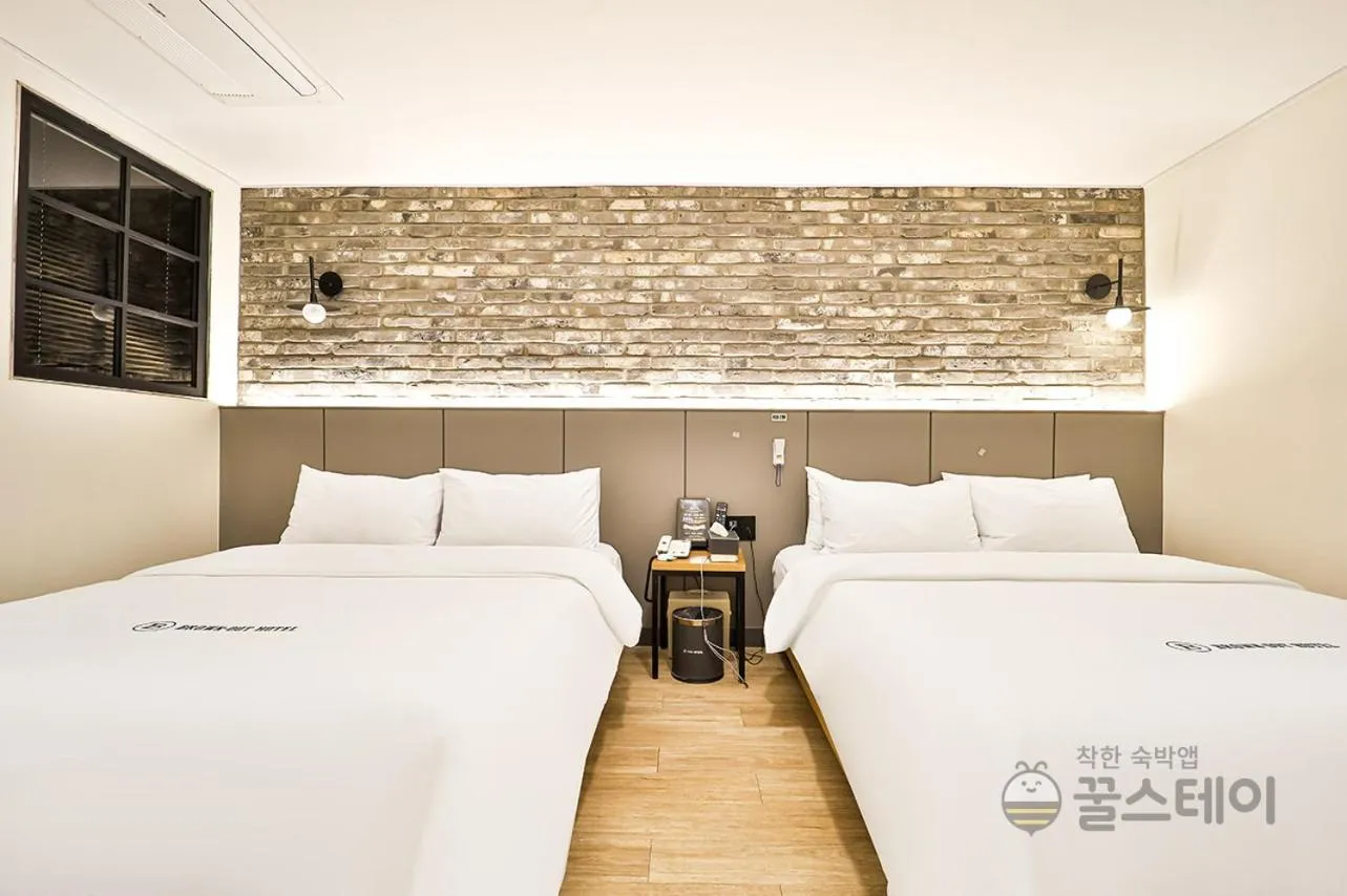 Bed in Brown Dot Hotel Guun