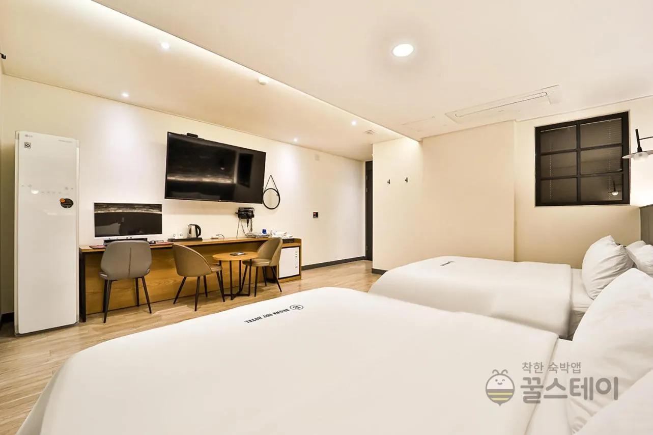 Bed in Brown Dot Hotel Guun